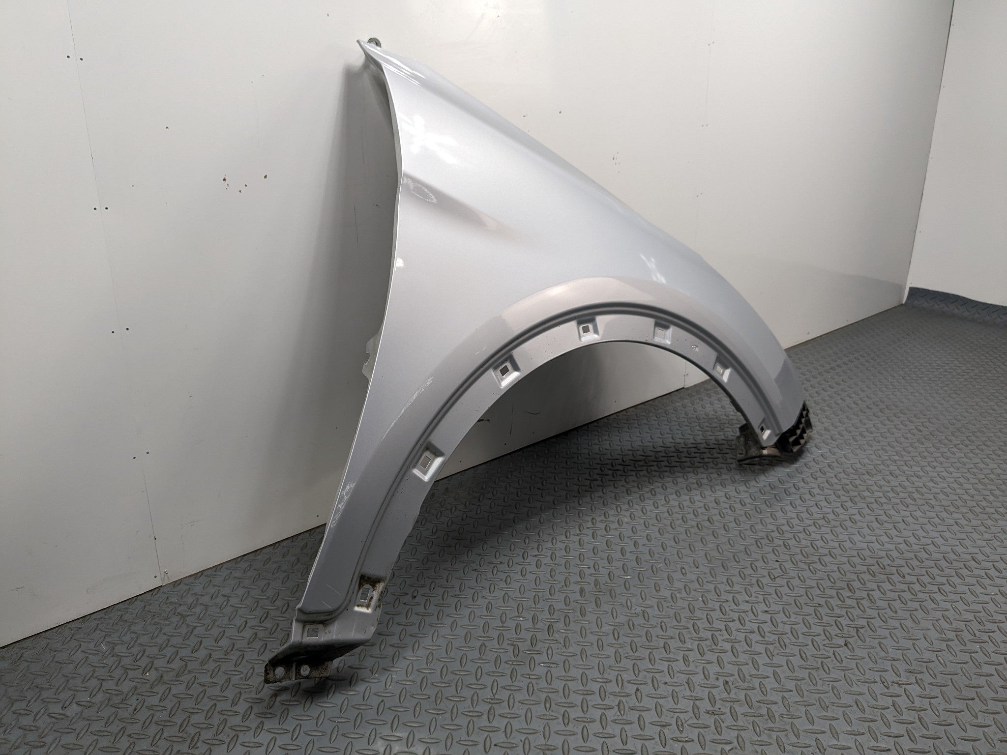 2013 - 2016 HYUNDAI SANTA FE OEM FENDER COVER PANEL FRONT RIGHT PASSENGER SIDE