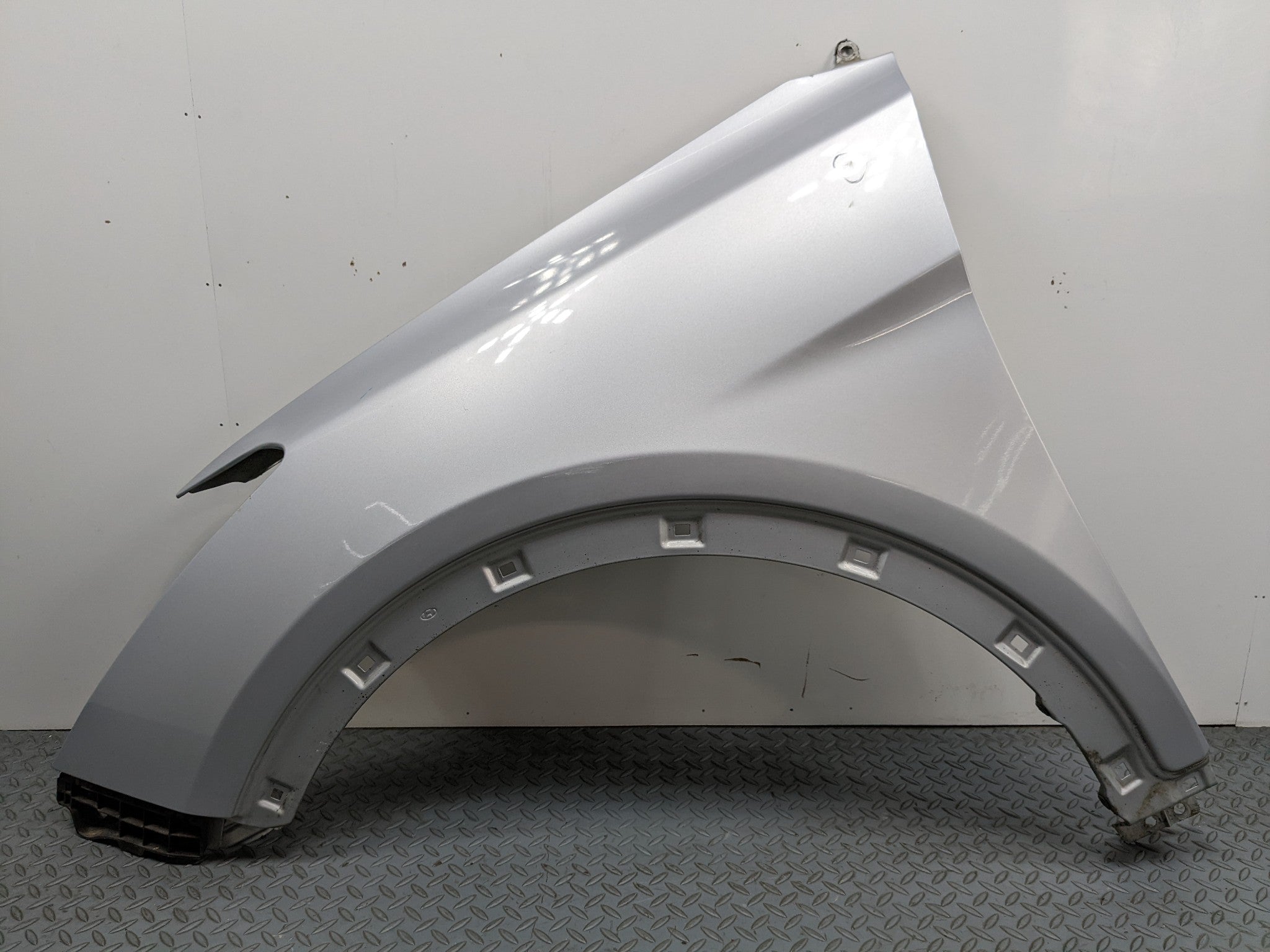 2013 - 2016 HYUNDAI SANTA FE OEM FENDER COVER PANEL FRONT LEFT DRIVER SIDE