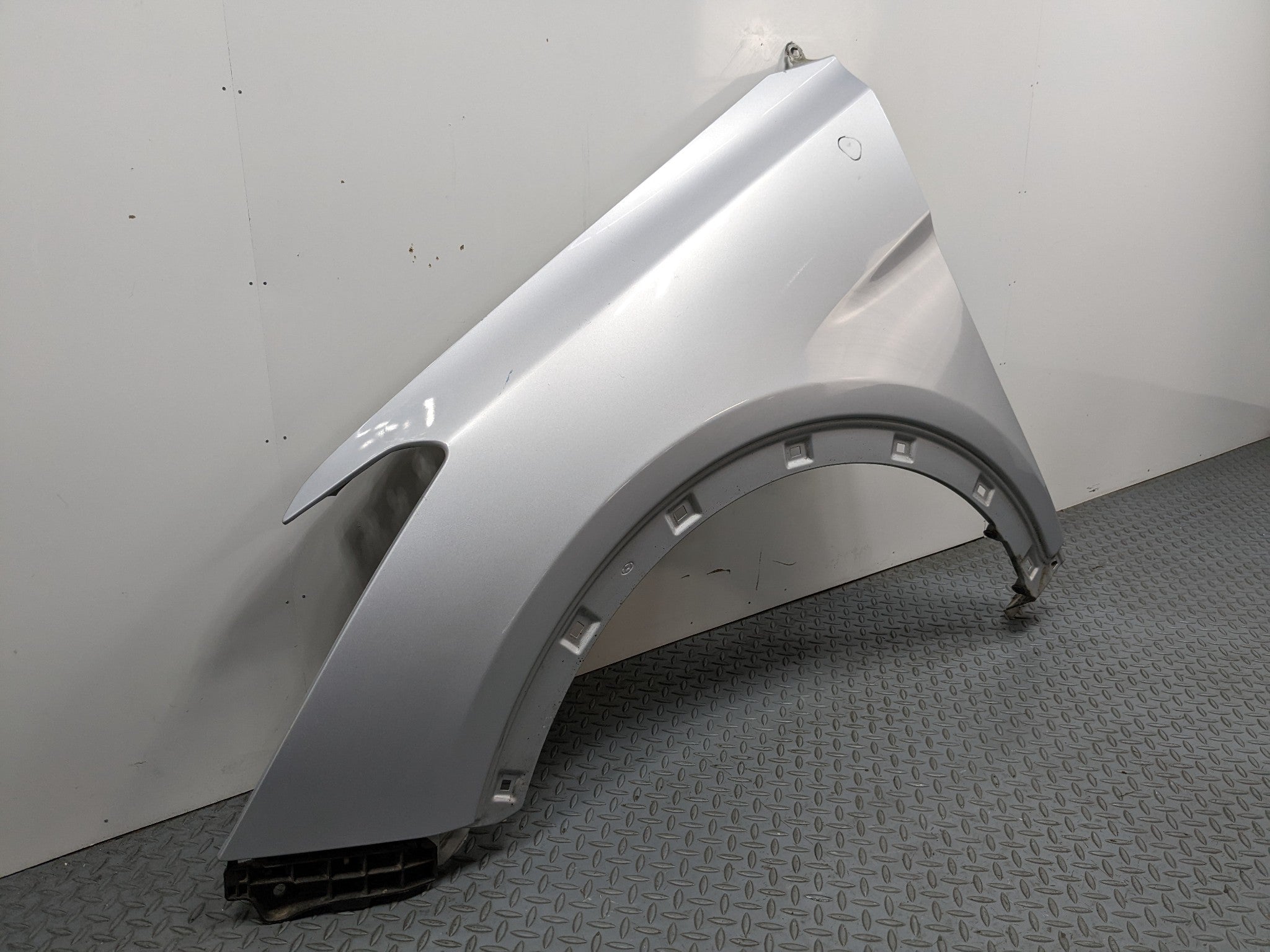 2013 - 2016 HYUNDAI SANTA FE OEM FENDER COVER PANEL FRONT LEFT DRIVER SIDE