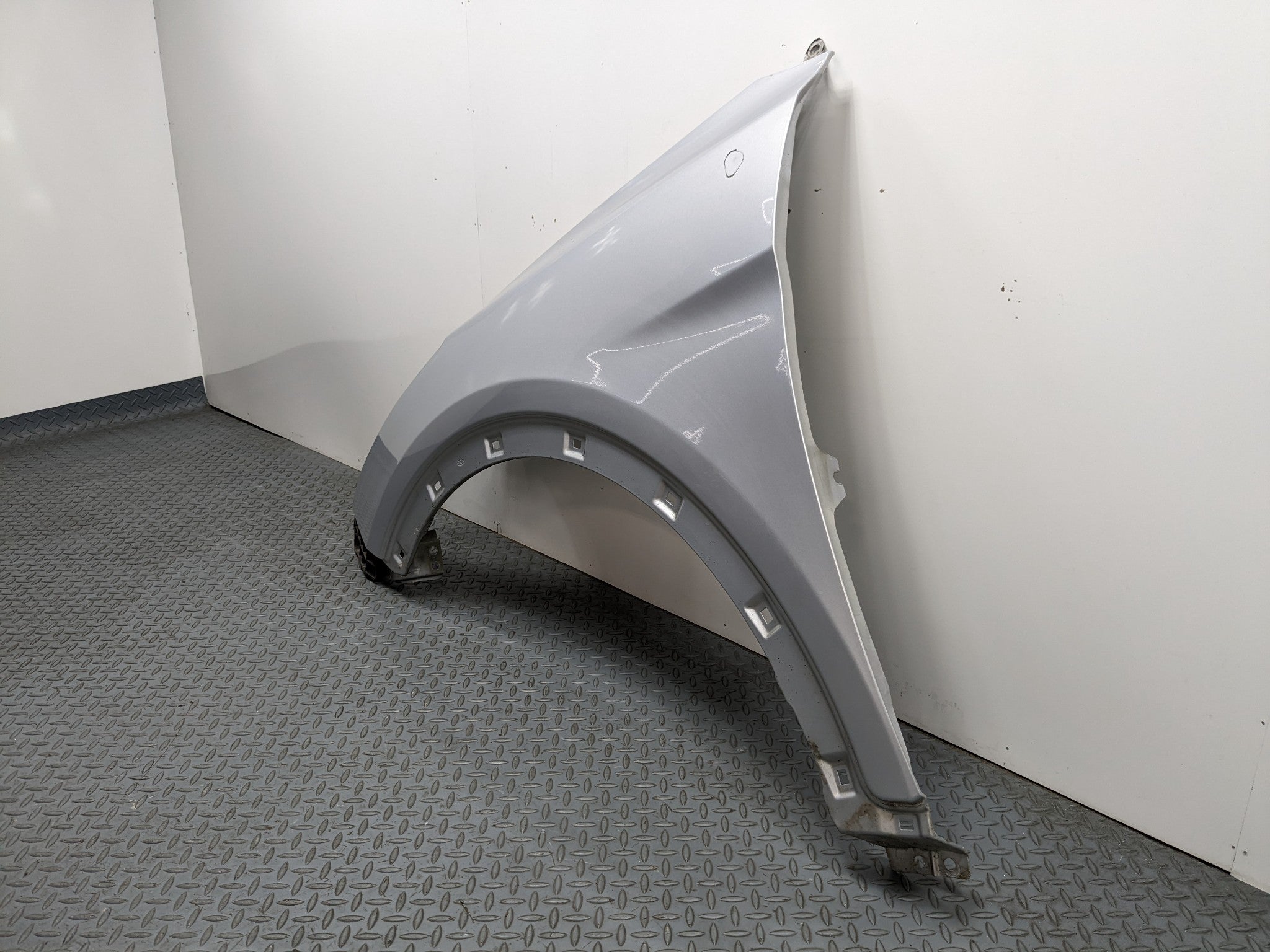 2013 - 2016 HYUNDAI SANTA FE OEM FENDER COVER PANEL FRONT LEFT DRIVER SIDE