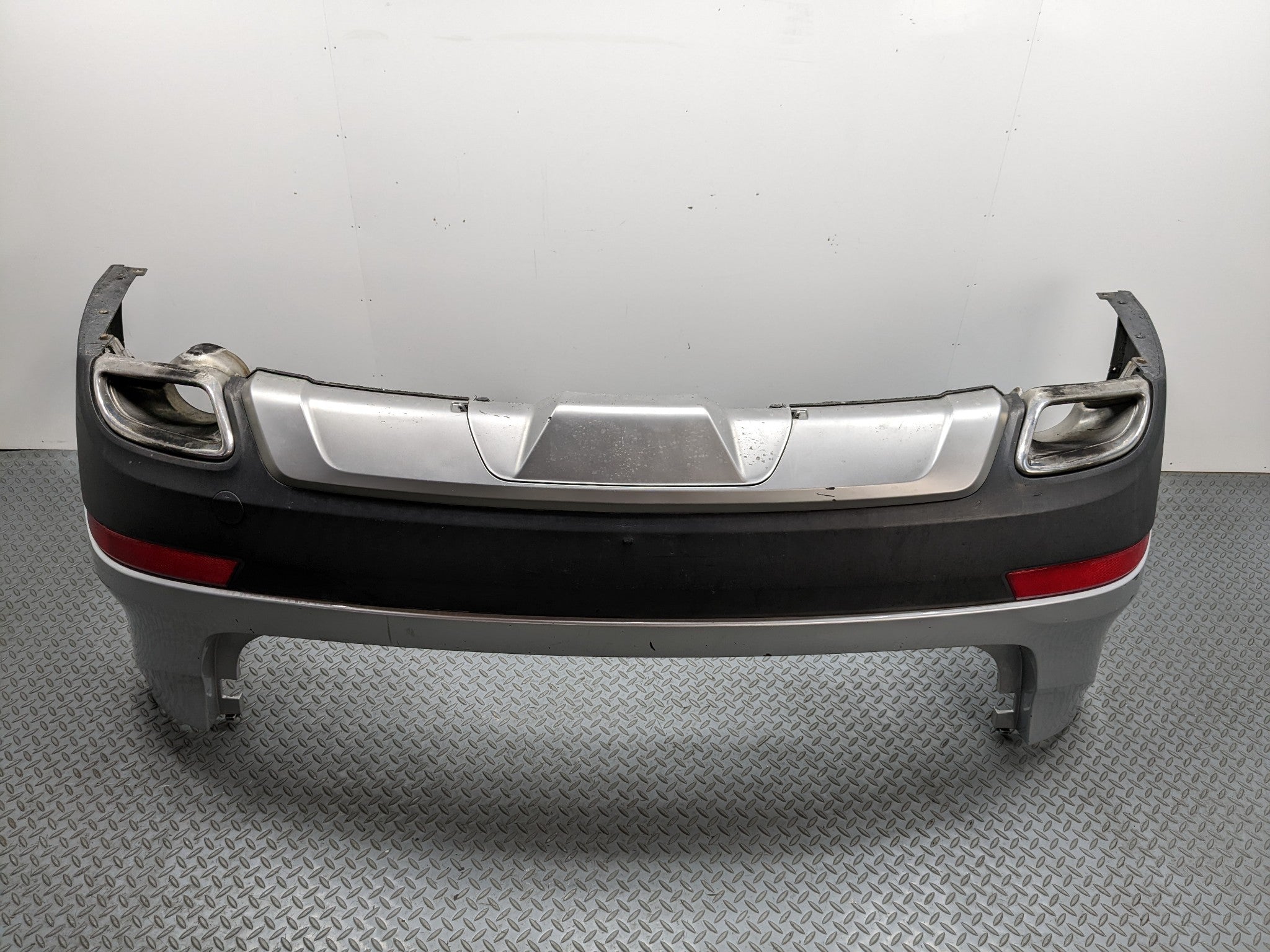 13 - 16 HYUNDAI SANTA FE OEM FRONT BUMPER COVER PANEL ASSEMBLY CIRCUIT SILVER