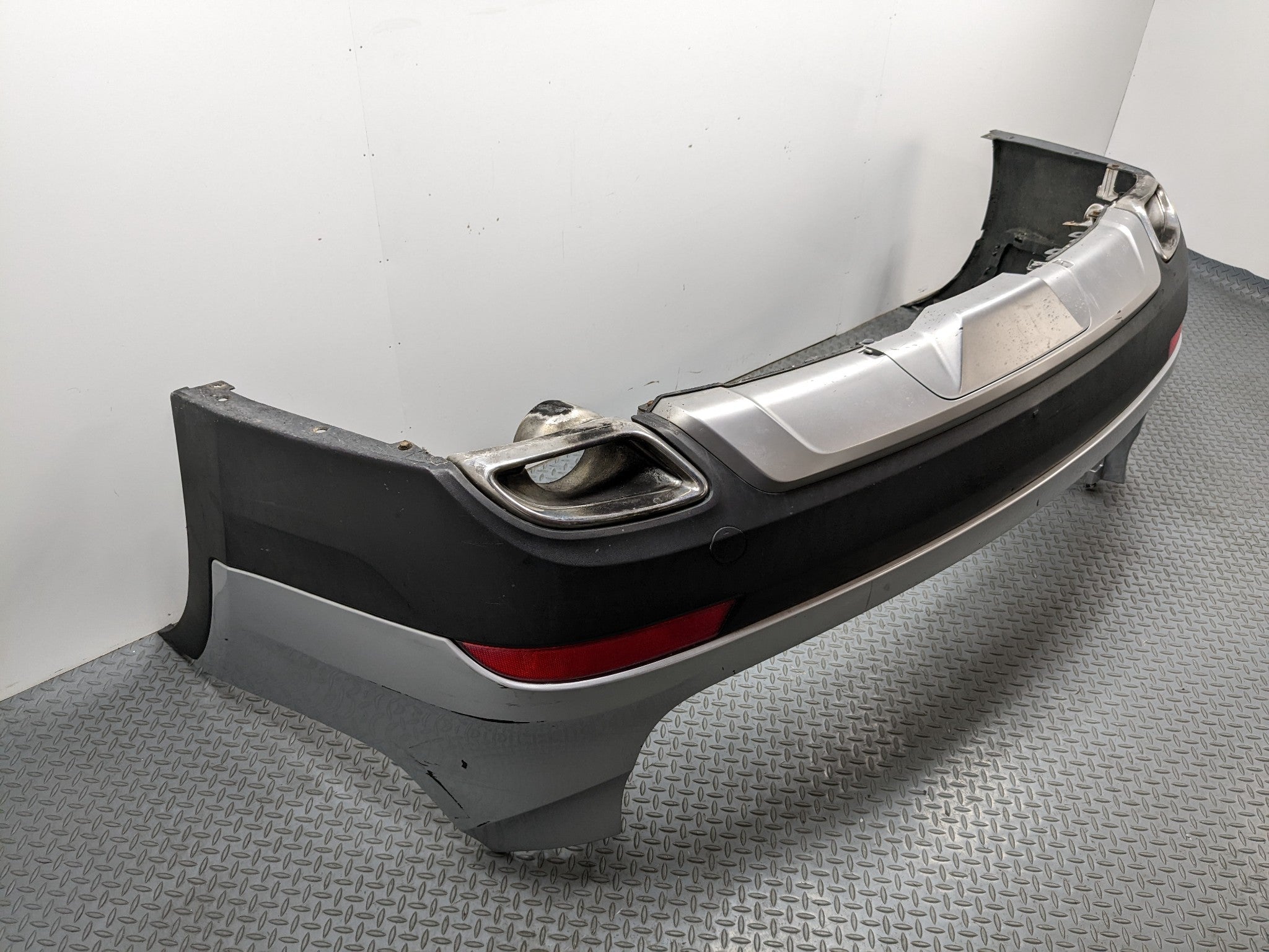 13 - 16 HYUNDAI SANTA FE OEM FRONT BUMPER COVER PANEL ASSEMBLY CIRCUIT SILVER