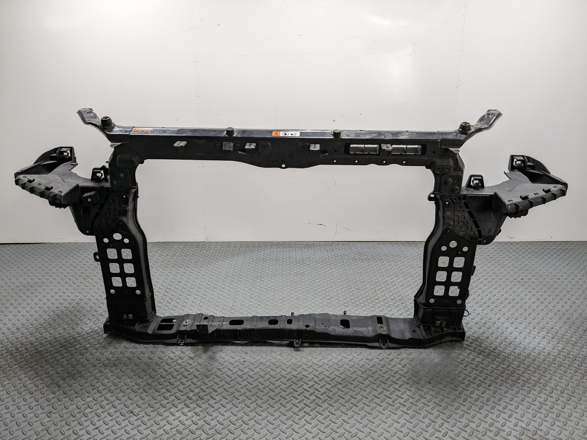 2013 - 2016 HYUNDAI SANTA FE OEM 3.3L LWB RADIATOR CORE SUPPORT ASSEMBLY