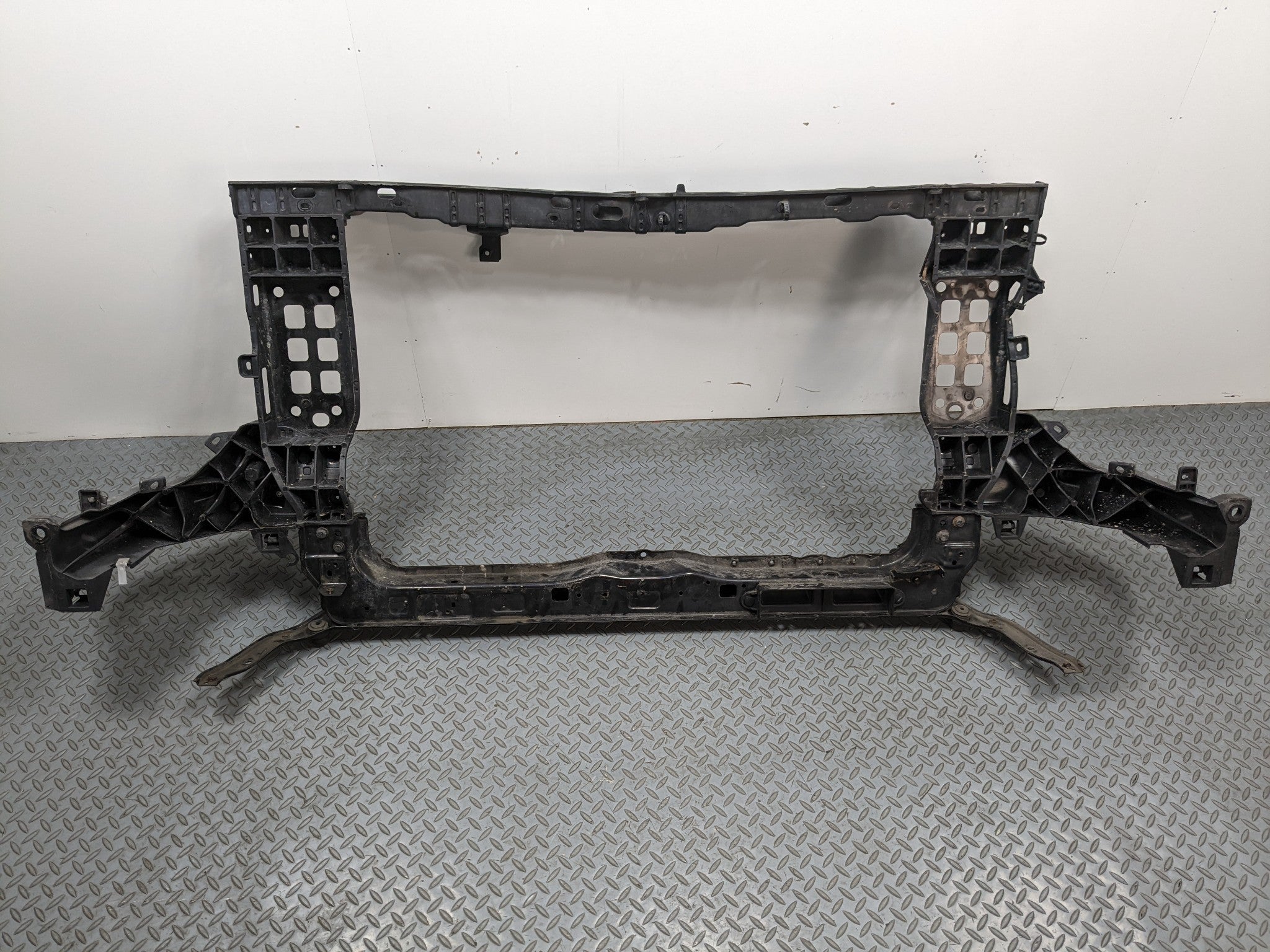 2013 - 2016 HYUNDAI SANTA FE OEM 3.3L LWB RADIATOR CORE SUPPORT ASSEMBLY