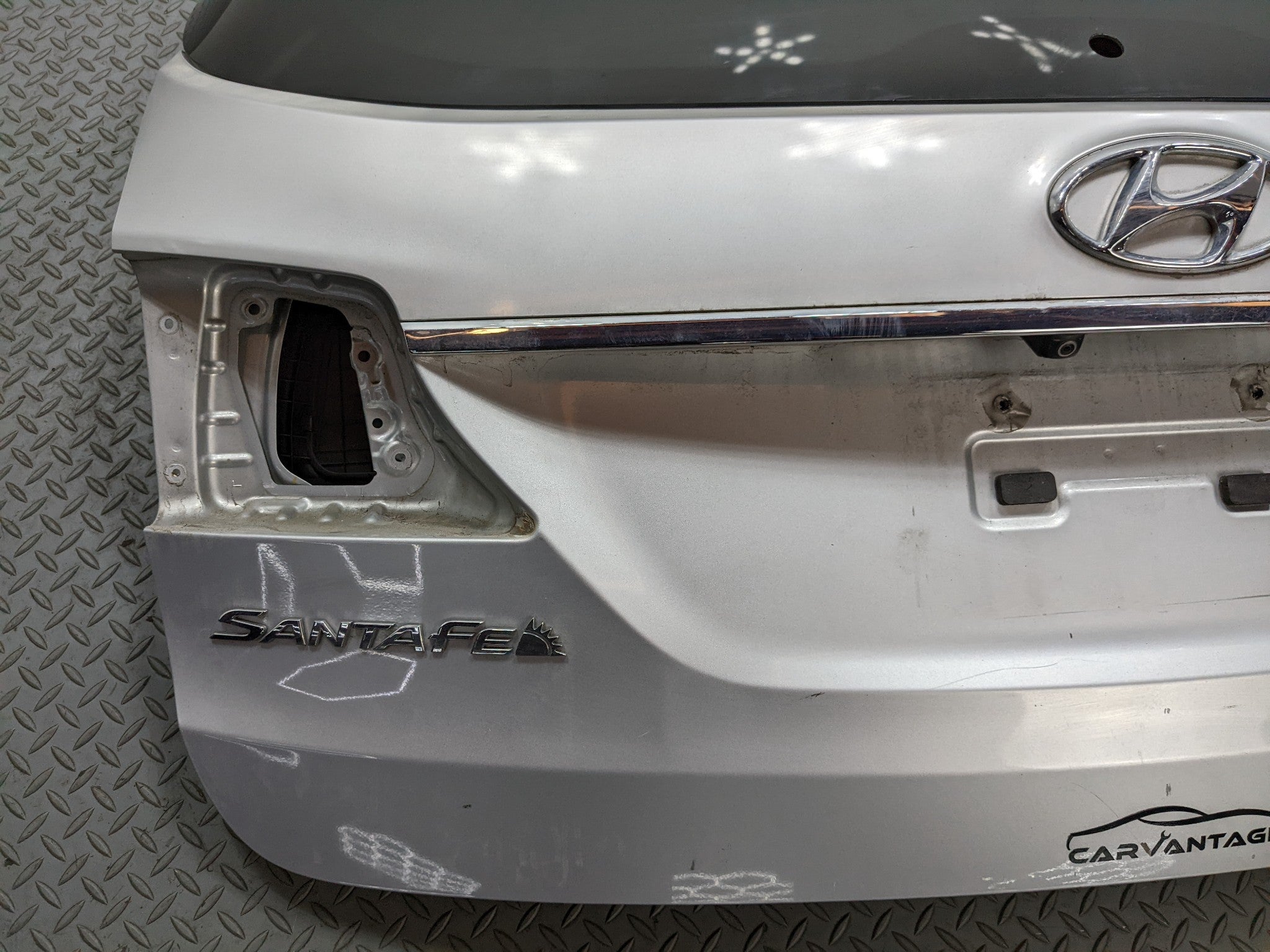 2013 - 2016 HYUNDAI SANTA FE OEM LIFTGATE SHELL PANEL WITH GLASS CIRCUIT SILVER