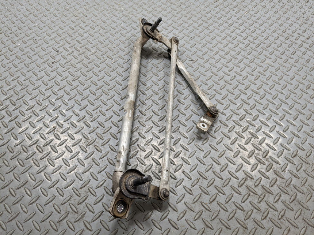 2013 - 2016 HYUNDAI SANTA FE OEM WINDSHIELD WIPER TRANSMISSION LINKAGE ASSEMBLY