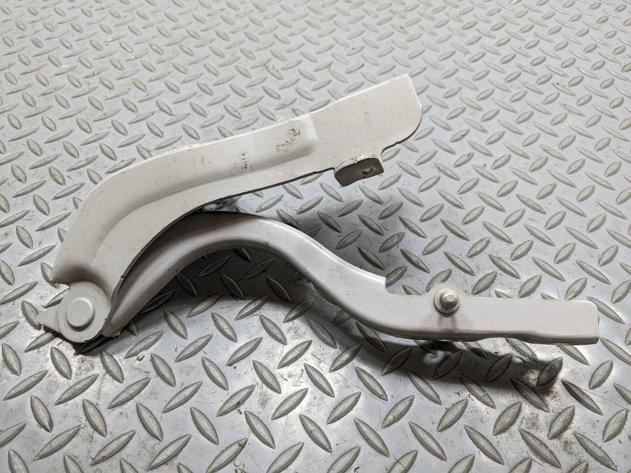 2013 - 2016 HYUNDAI SANTA FE OEM HOOD HINGE SET FRONT LEFT AND RIGHT SIDE