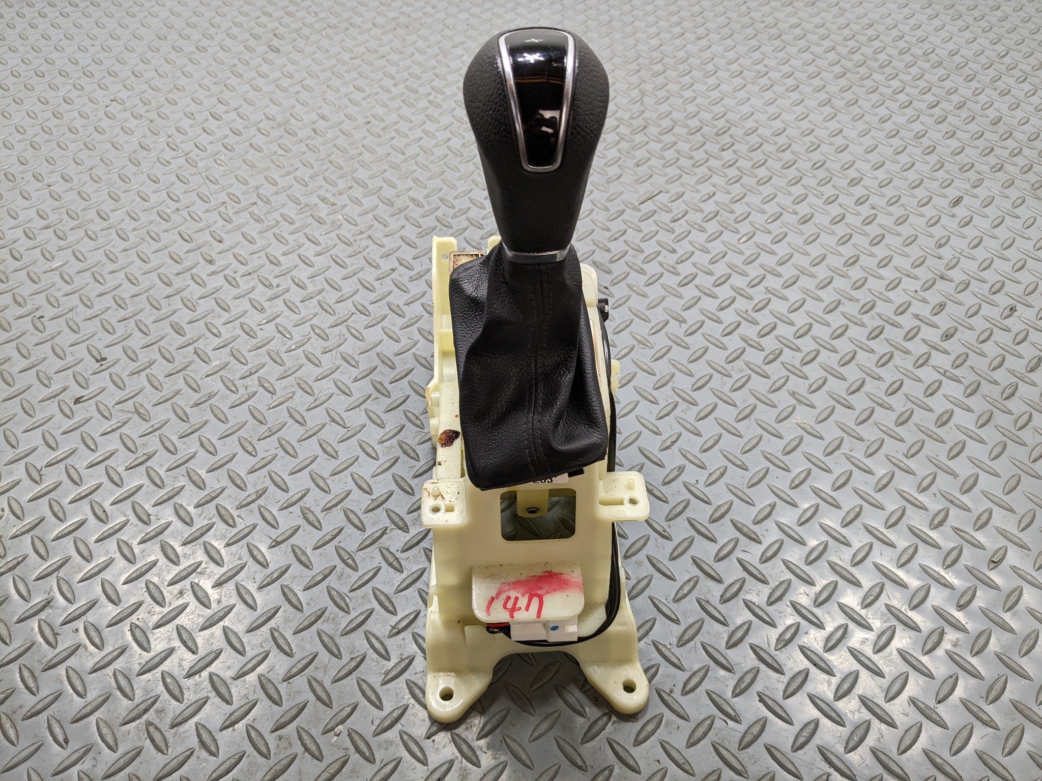 2013 - 2016 HYUNDAI SANTA FE OEM AUTOMATIC TRANSMISSION FLOOR SHIFTER ASSEMBLY