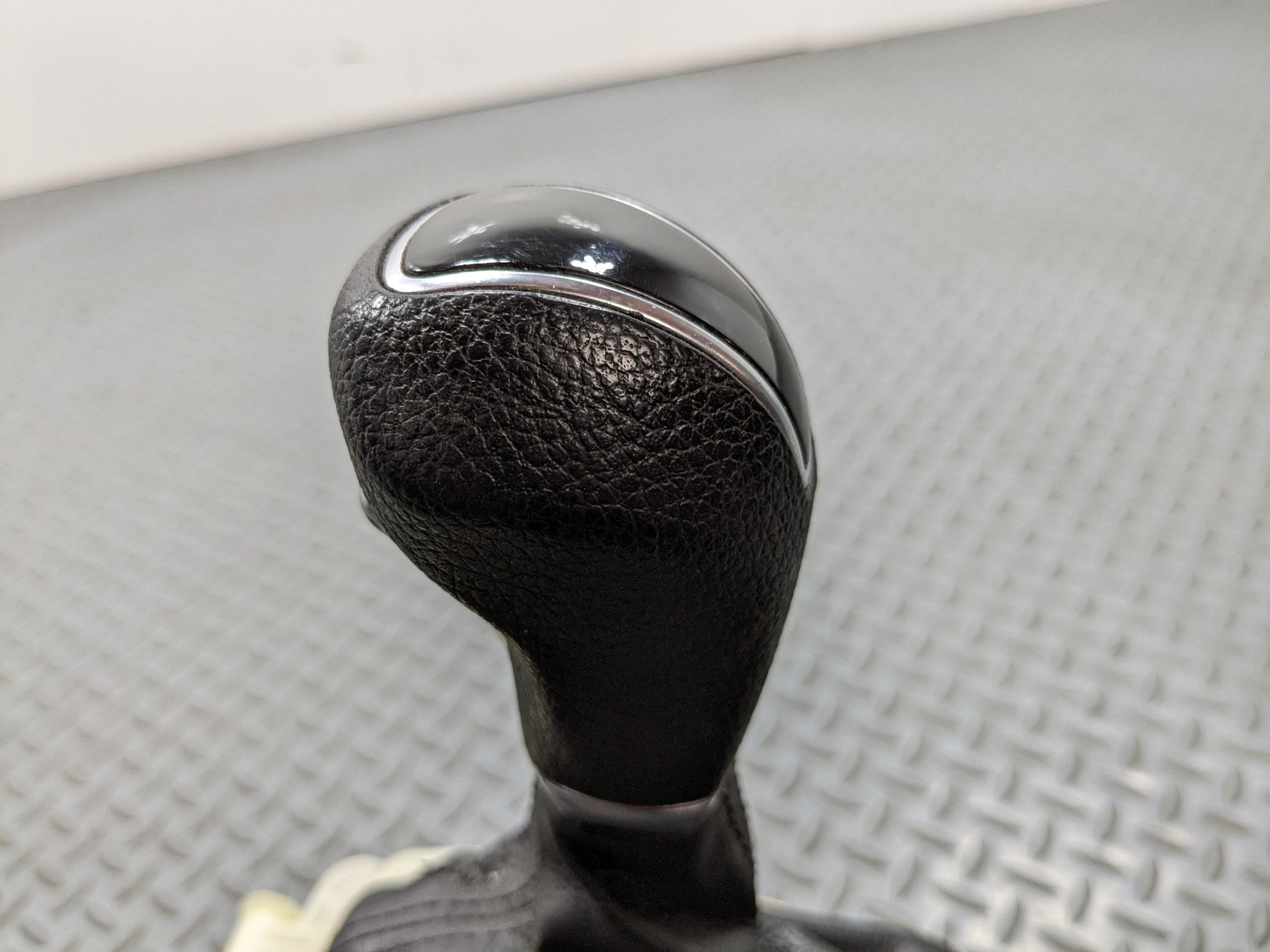 2013 - 2016 HYUNDAI SANTA FE OEM AUTOMATIC TRANSMISSION FLOOR SHIFTER ASSEMBLY