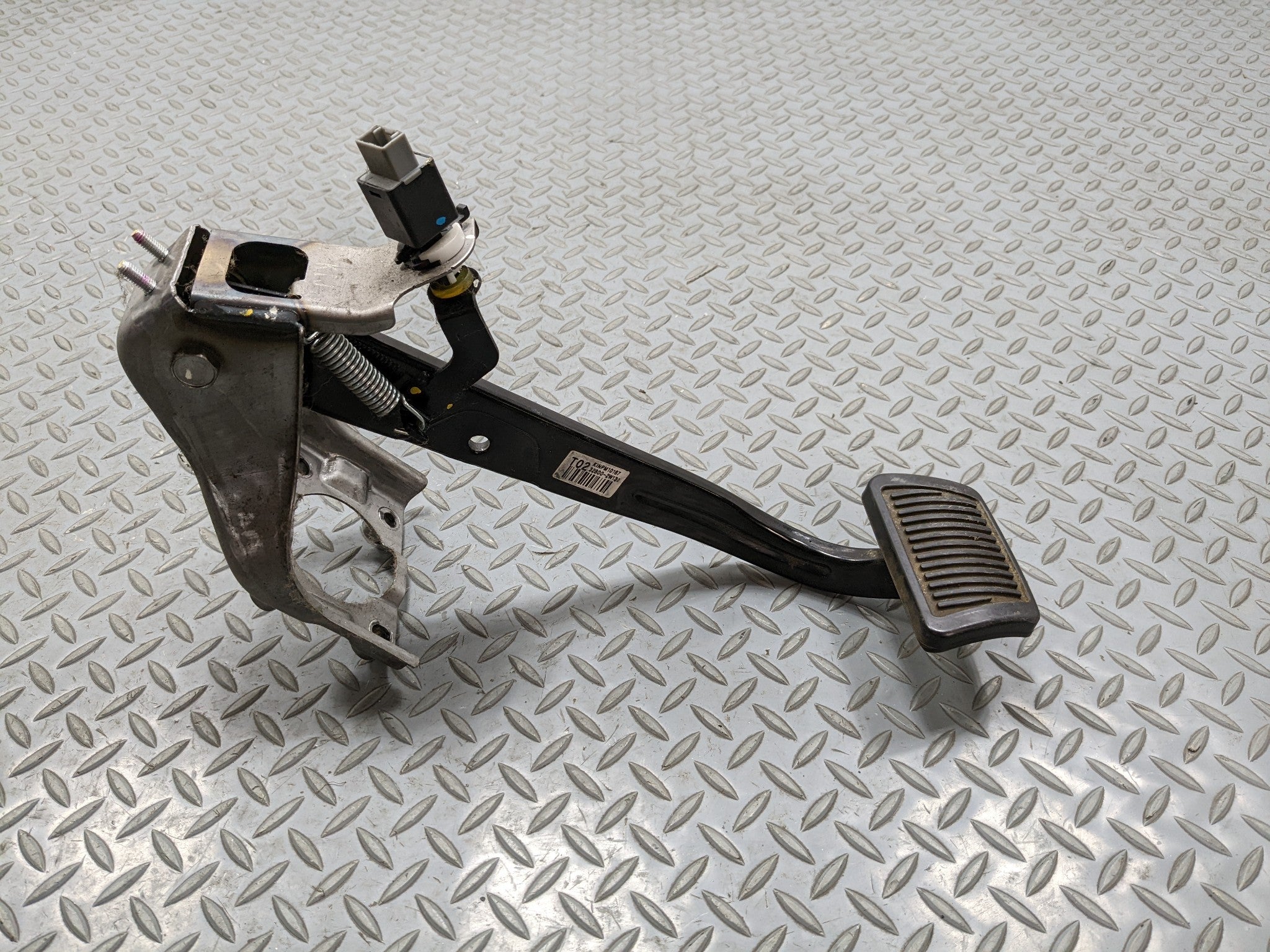 2013 - 2016 HYUNDAI SANTA FE OEM PARKING BRAKE PEDAL ASSEMBLY WITH BRACKET