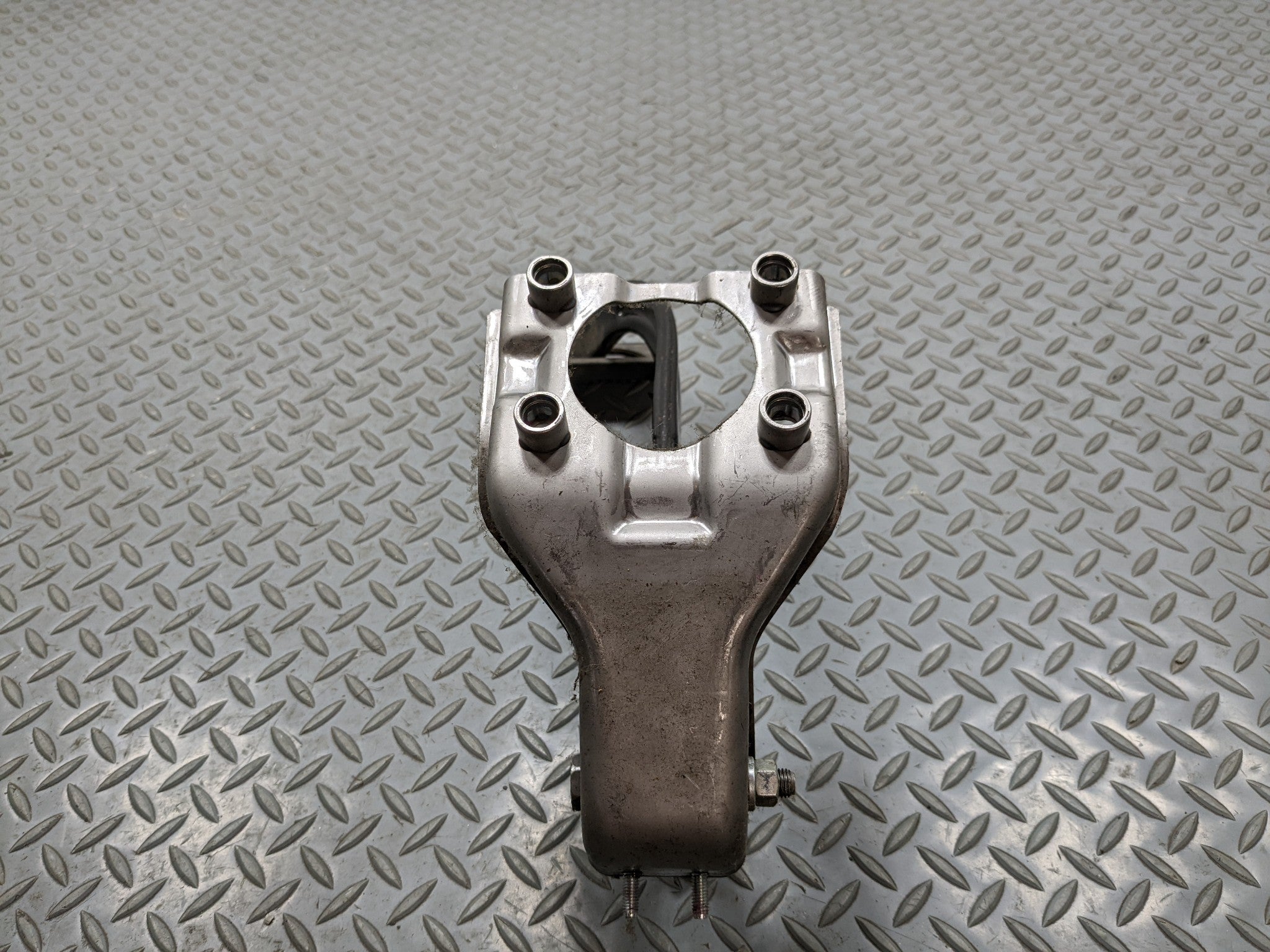 2013 - 2016 HYUNDAI SANTA FE OEM PARKING BRAKE PEDAL ASSEMBLY WITH BRACKET