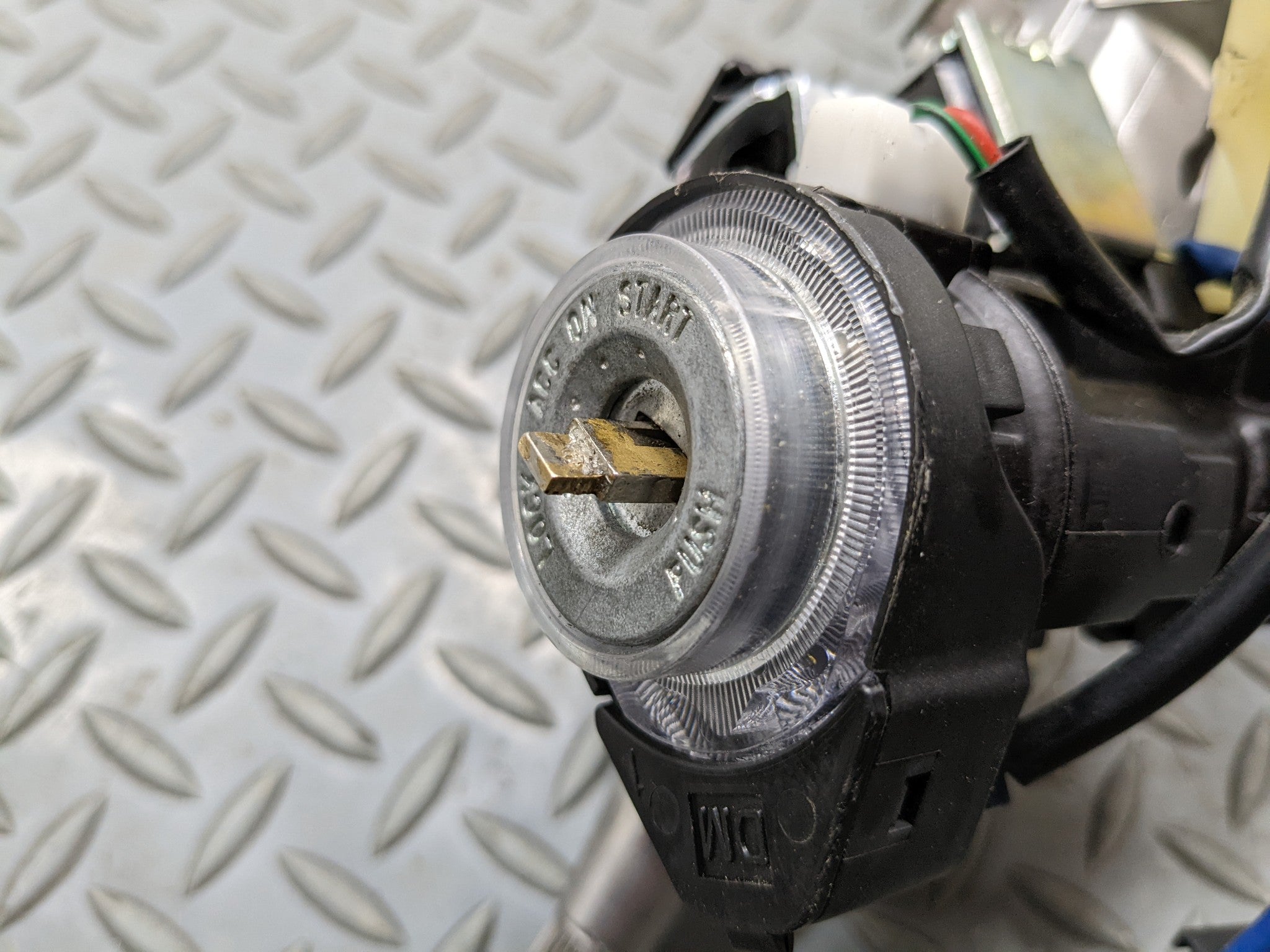 2013 - 2016 HYUNDAI SANTA FE OEM POWER STEERING COLUMN WITH MOTOR ASSEMBLY