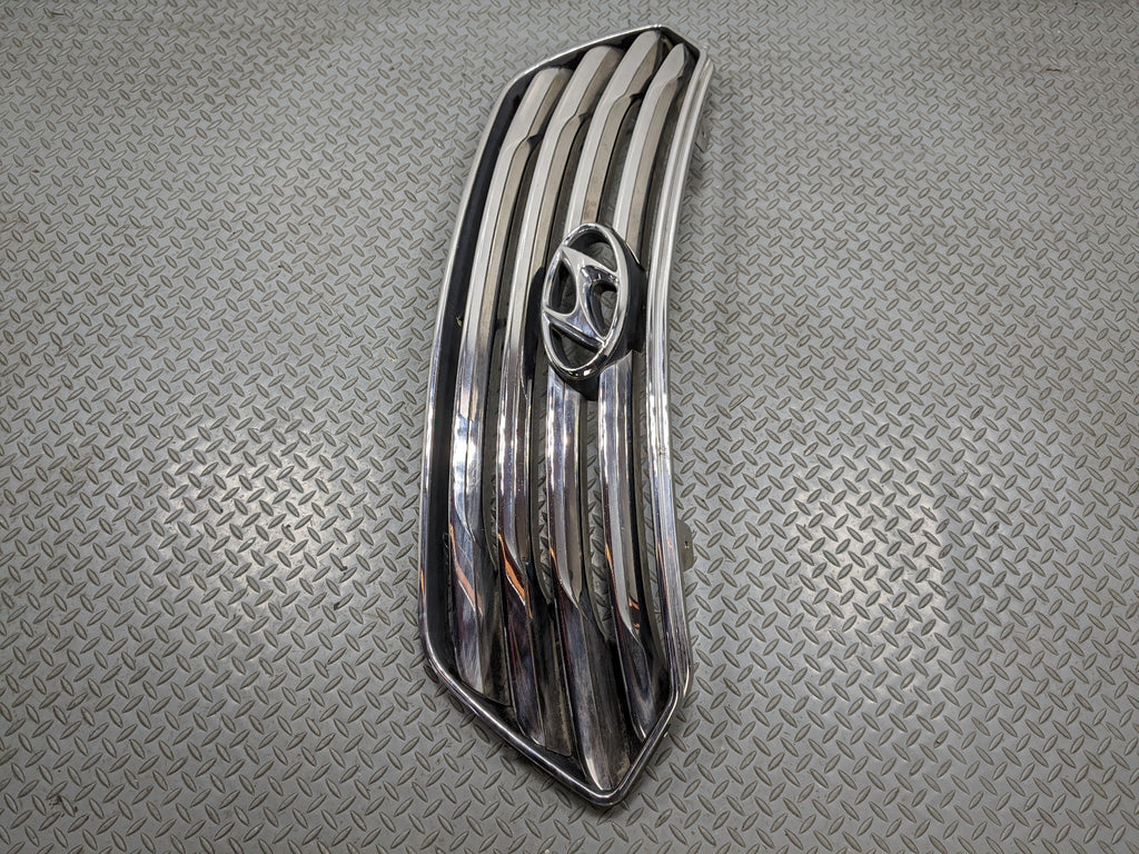 2013 - 2016 HYUNDAI SANTA FE OEM FRONT BUMPER CHROME GRILLE GRILL WITH EMBLEM