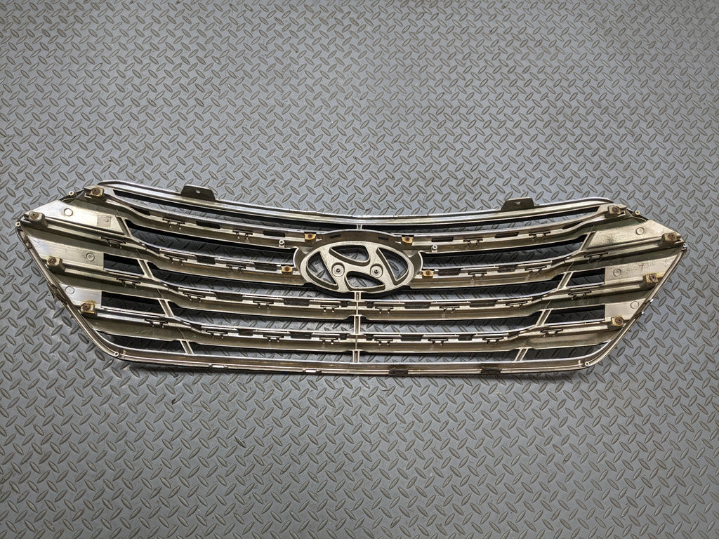2013 - 2016 HYUNDAI SANTA FE OEM FRONT BUMPER CHROME GRILLE GRILL WITH EMBLEM