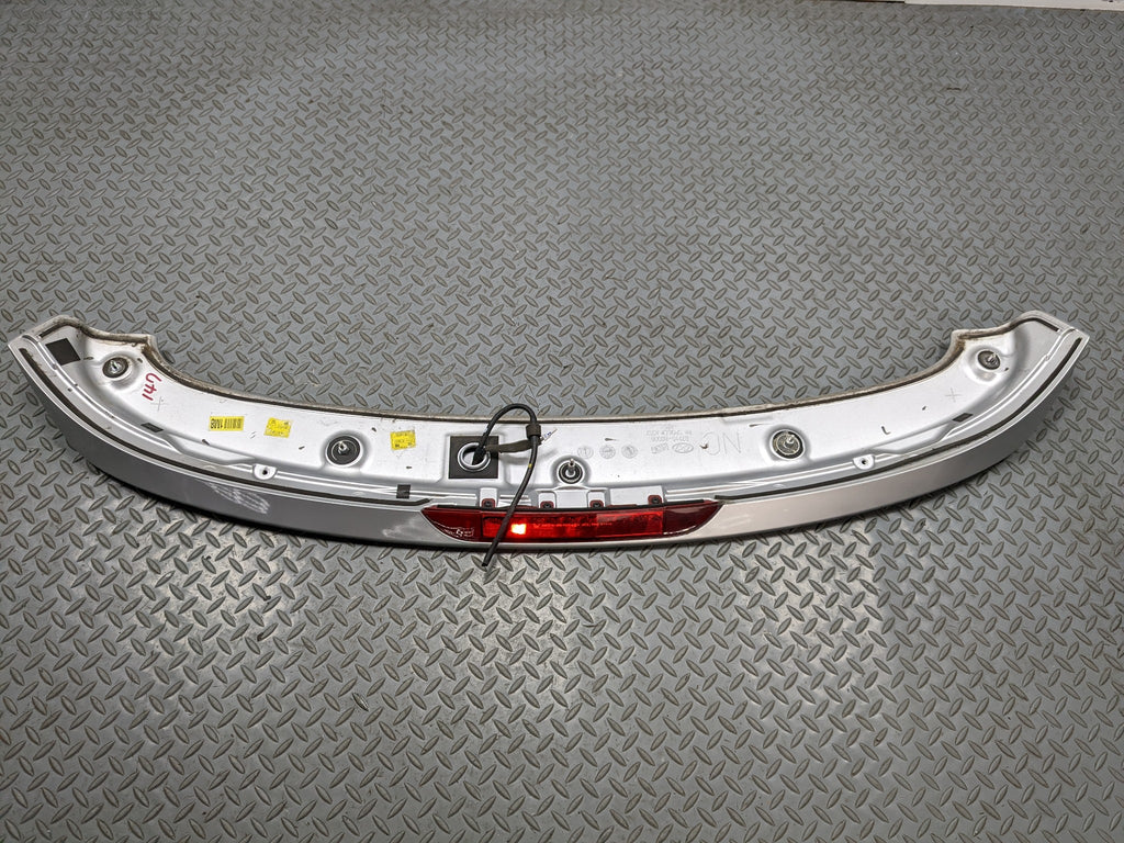 13 - 16 HYUNDAI SANTA FE OEM REAR TAILGATE SPOILER WING WITH STOP LIGHT WHITE