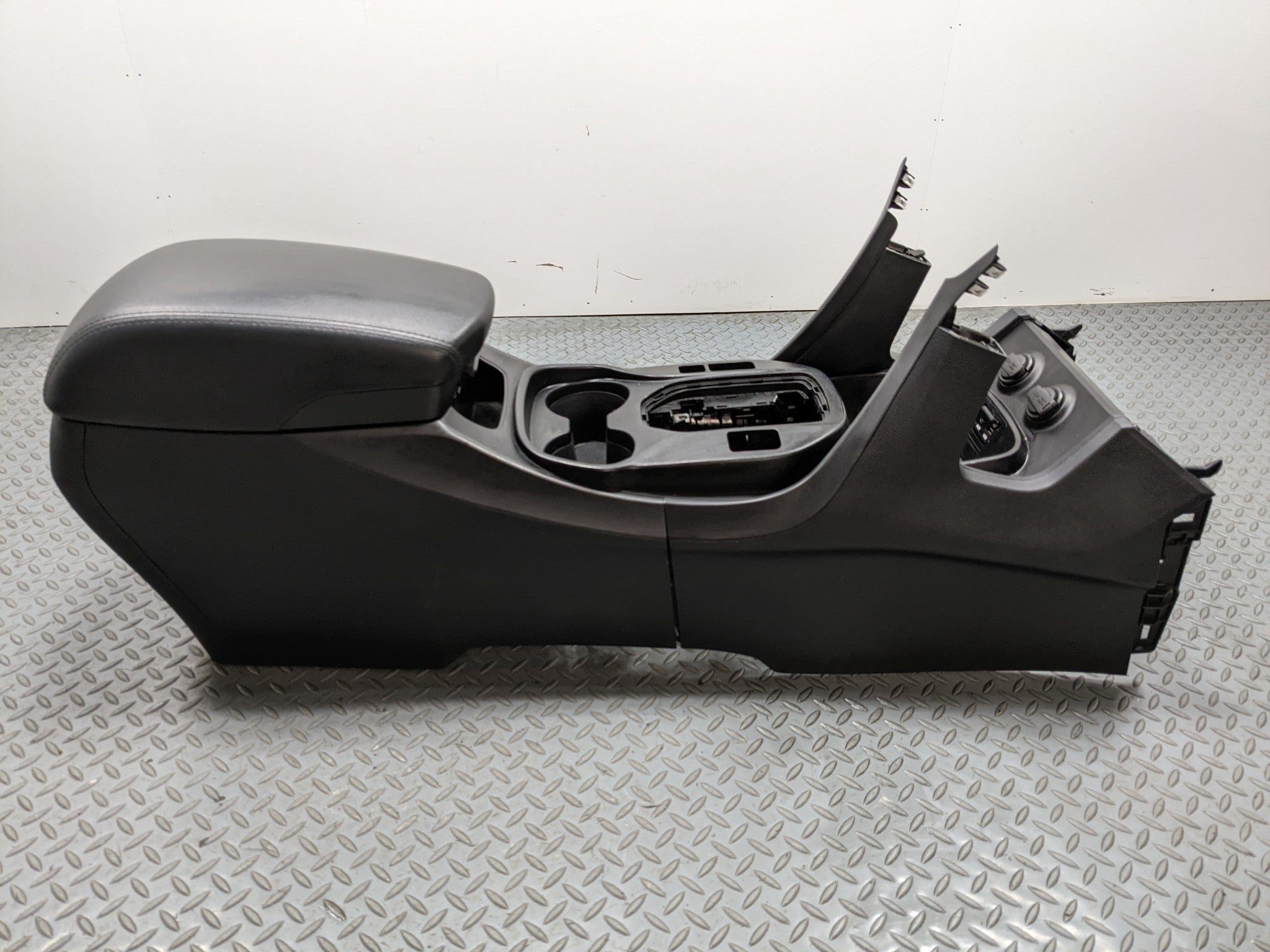 2013 - 2016 HYUNDAI SANTA FE OEM ARMREST FRONT CENTER CONSOLE STORAGE COMPARTMEN