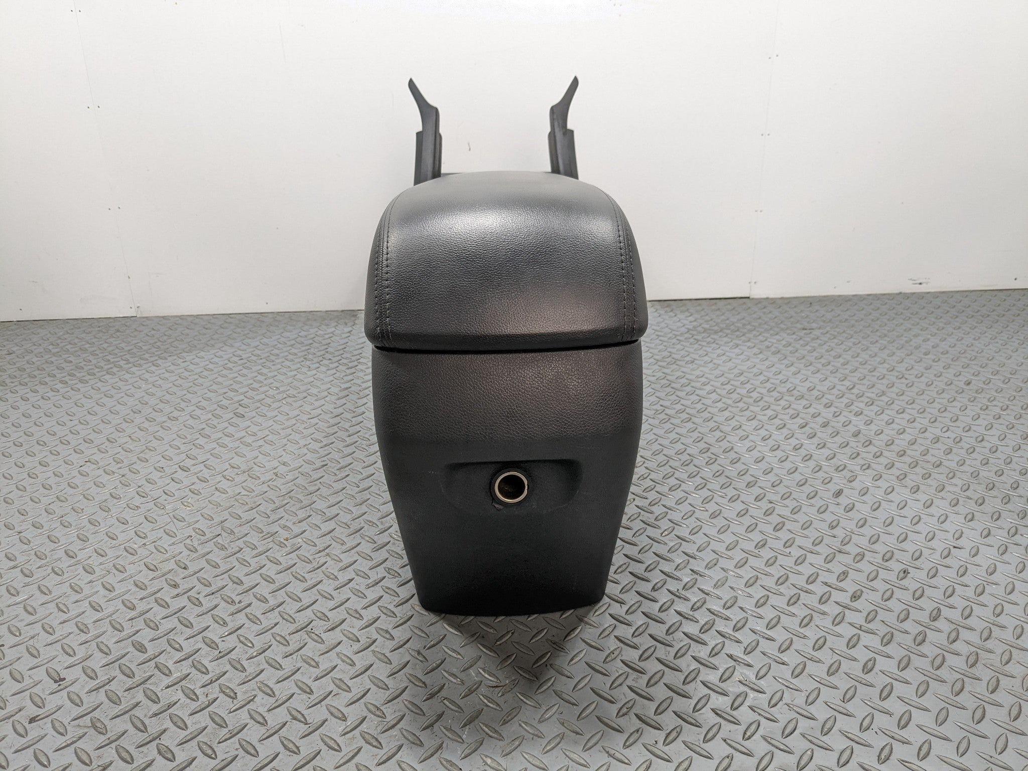2013 - 2016 HYUNDAI SANTA FE OEM ARMREST FRONT CENTER CONSOLE STORAGE COMPARTMEN