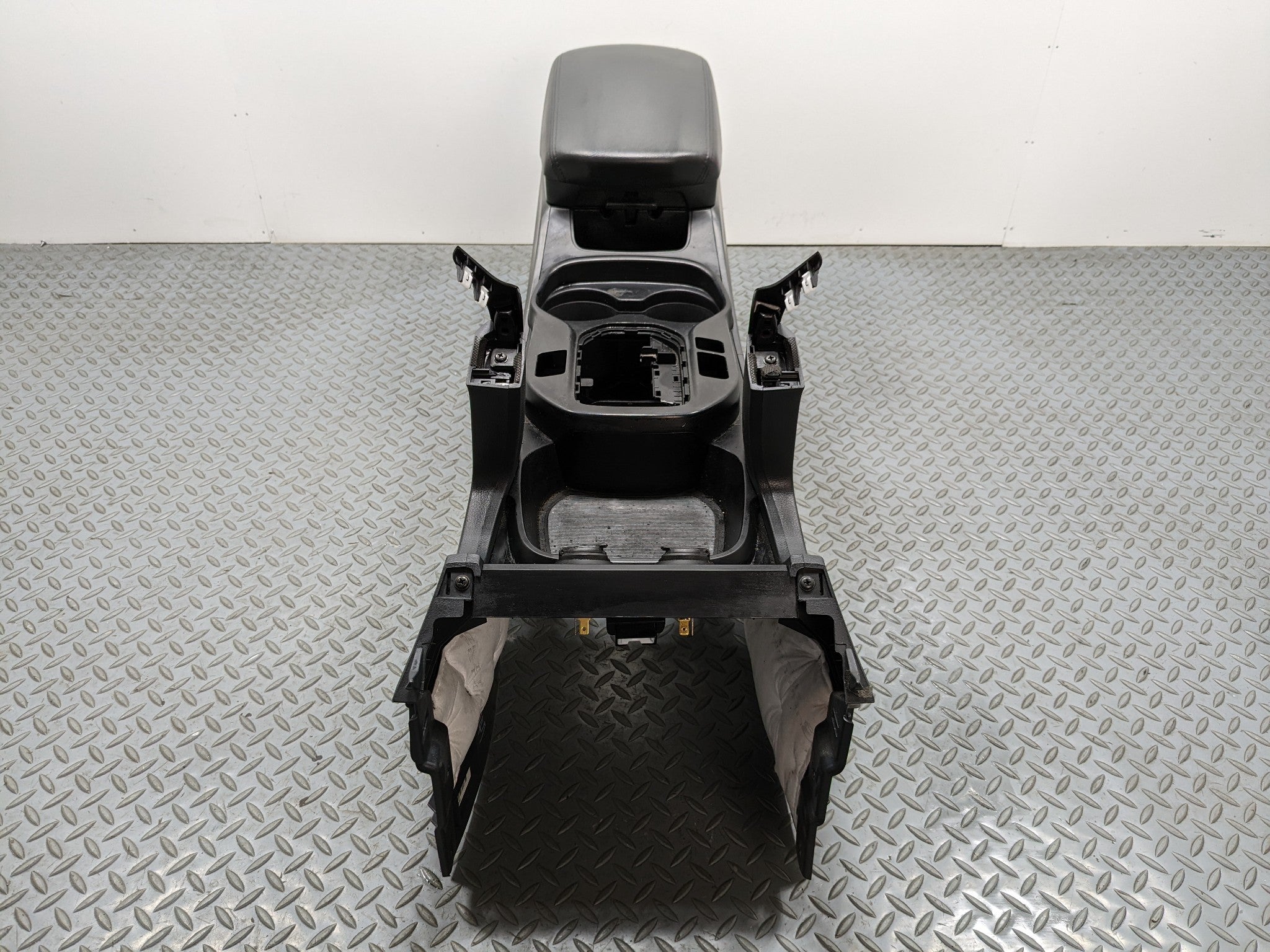 2013 - 2016 HYUNDAI SANTA FE OEM ARMREST FRONT CENTER CONSOLE STORAGE COMPARTMEN