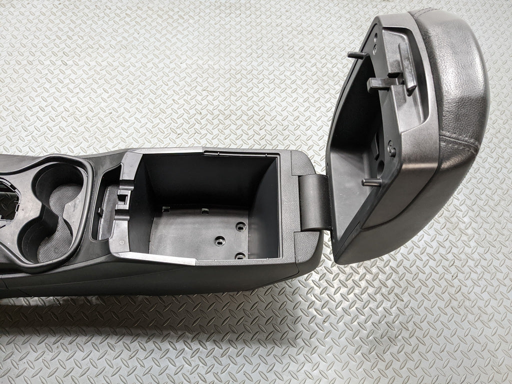2013 - 2016 HYUNDAI SANTA FE OEM ARMREST FRONT CENTER CONSOLE STORAGE COMPARTMEN
