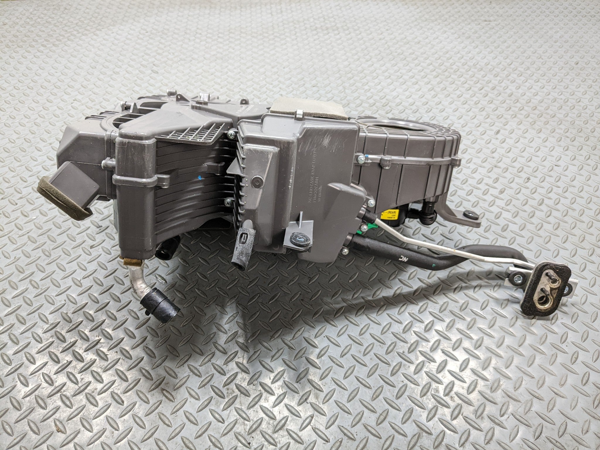 2013 - 2016 HYUNDAI SANTA FE OEM REAR HEATER EVAPORATOR BLOWER MOTOR HOUSING