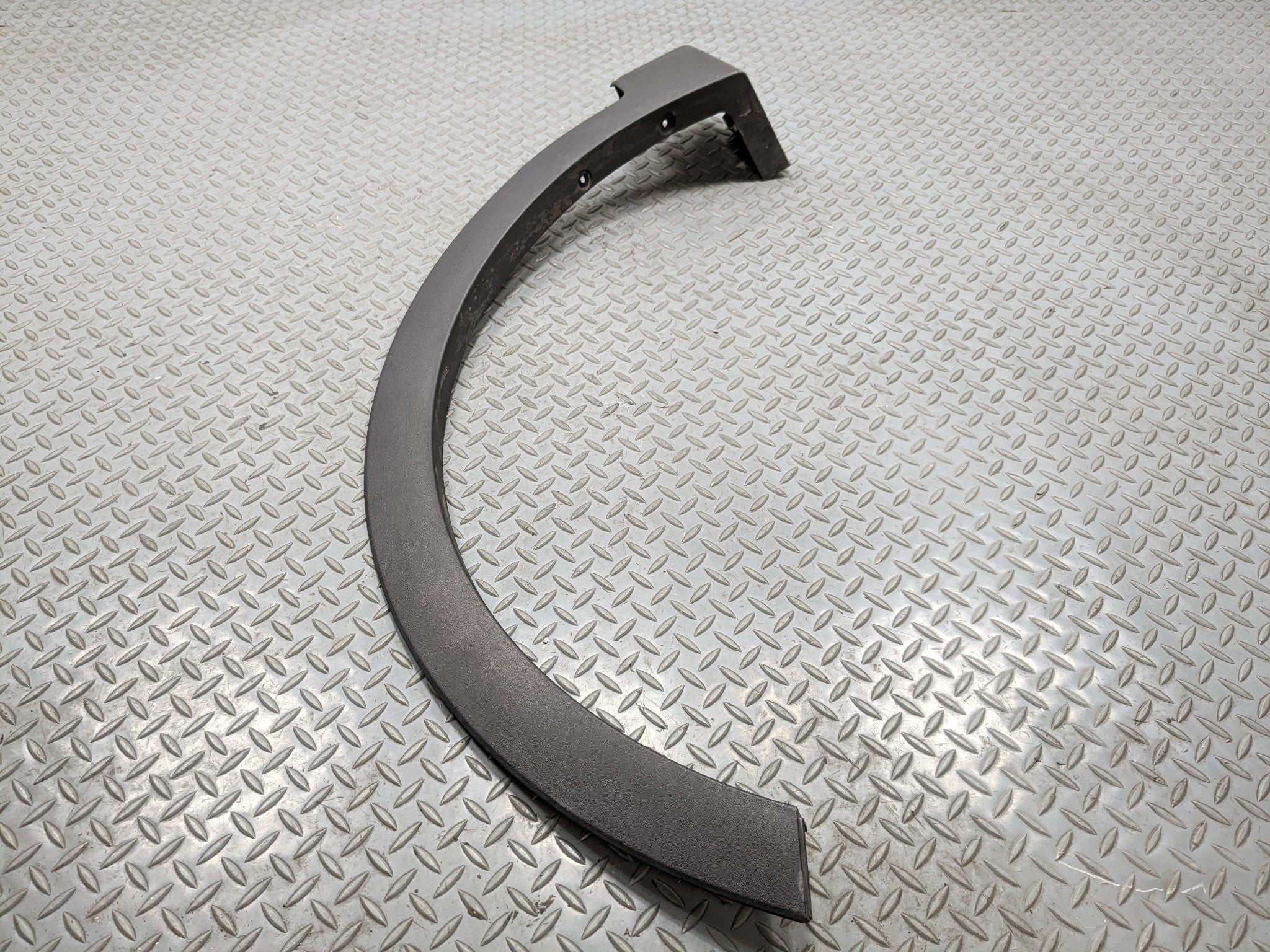2013 - 2016 HYUNDAI SANTA FE OEM FENDER FLARE BODY MOLDING TRIM FRONT LEFT SIDE