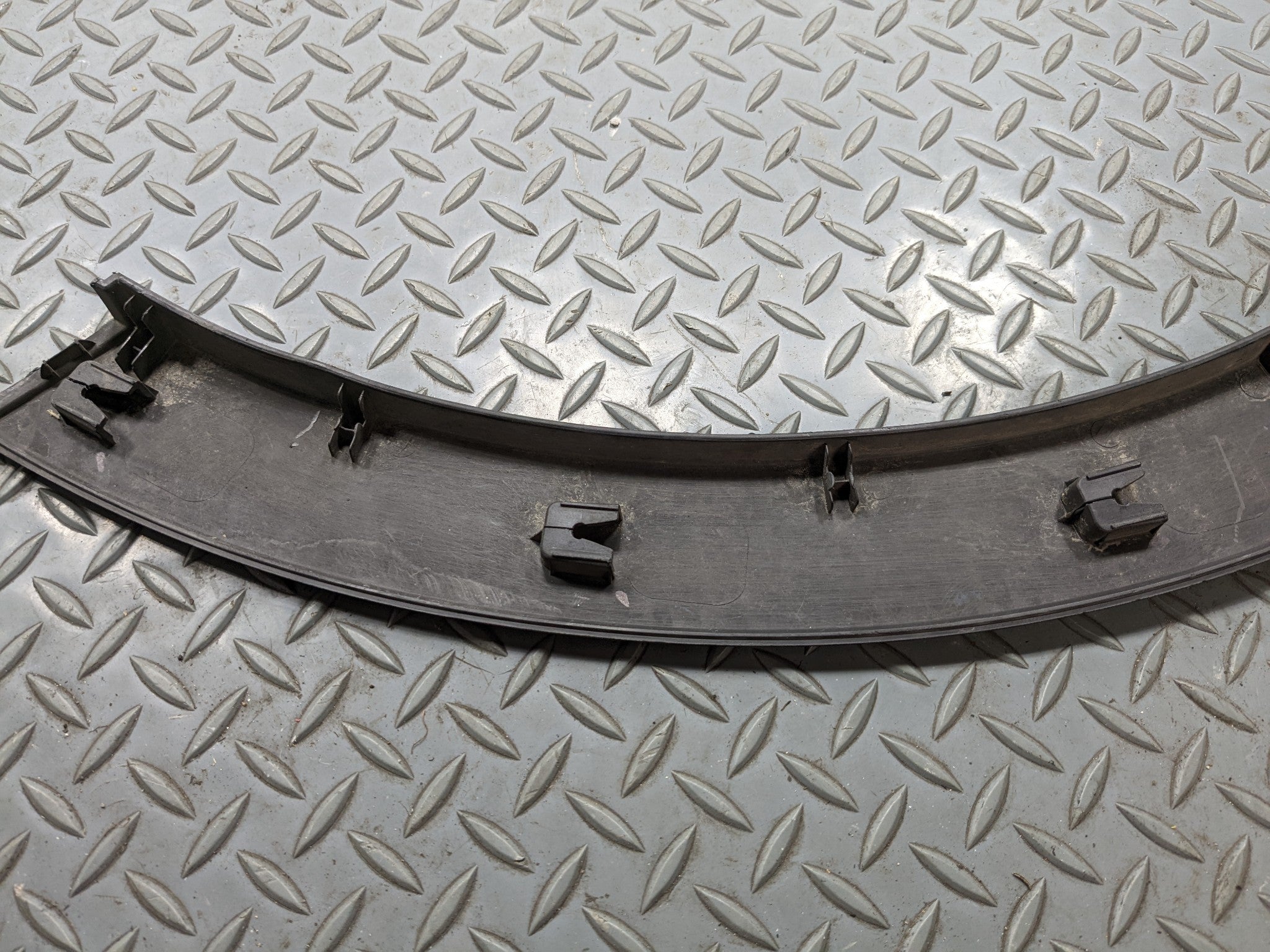 2013 - 2016 HYUNDAI SANTA FE OEM FENDER FLARE BODY MOLDING TRIM FRONT LEFT SIDE