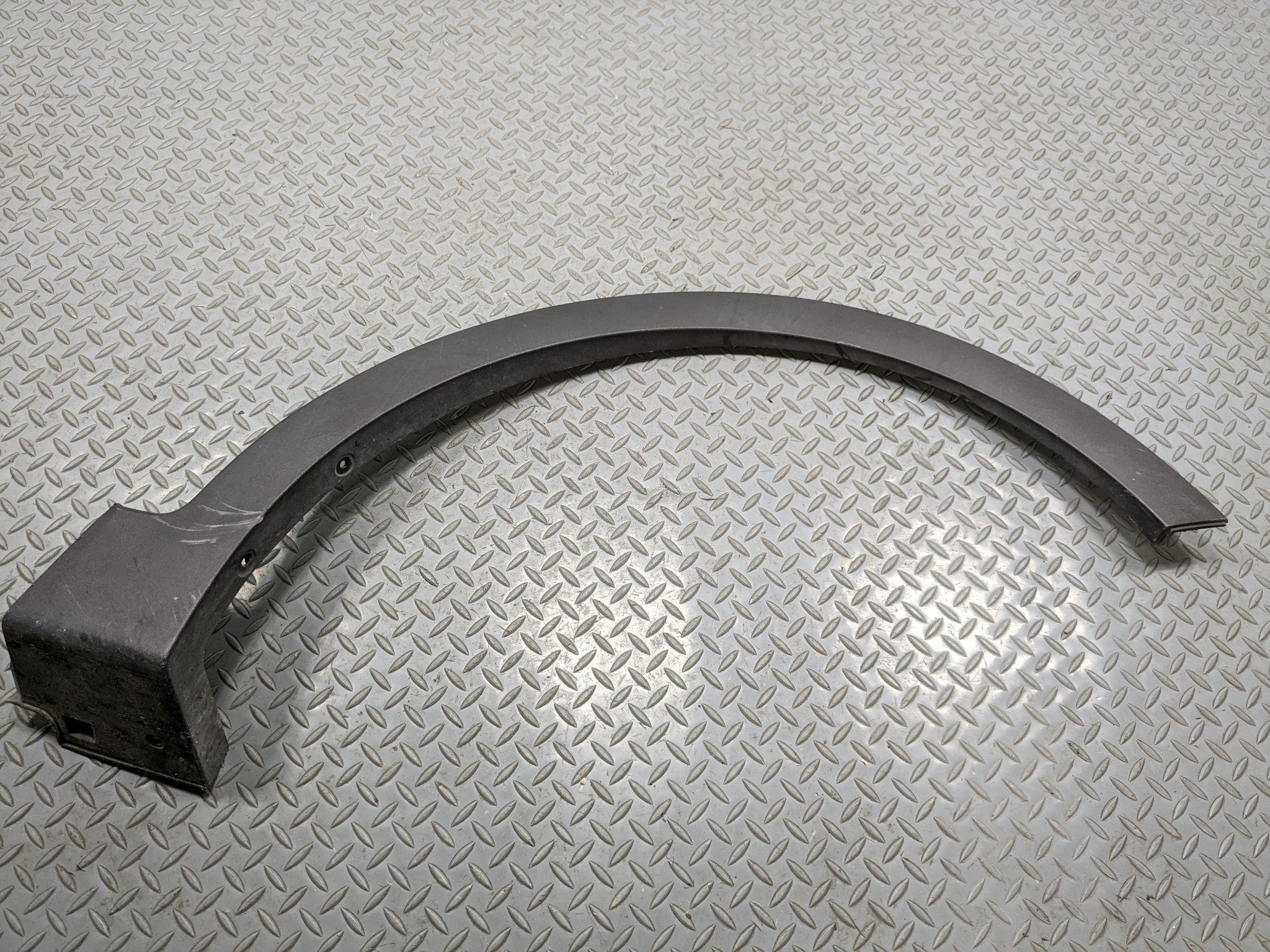 2013 - 2016 HYUNDAI SANTA FE OEM FENDER FLARE BODY MOLDING TRIM FRONT RIGHT SIDE
