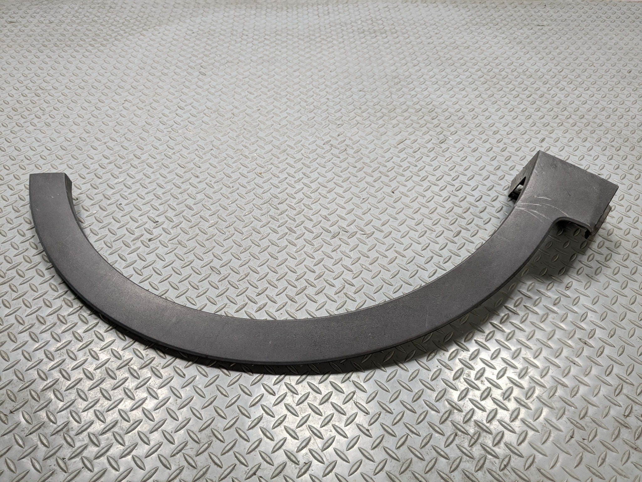2013 - 2016 HYUNDAI SANTA FE OEM FENDER FLARE BODY MOLDING TRIM FRONT RIGHT SIDE