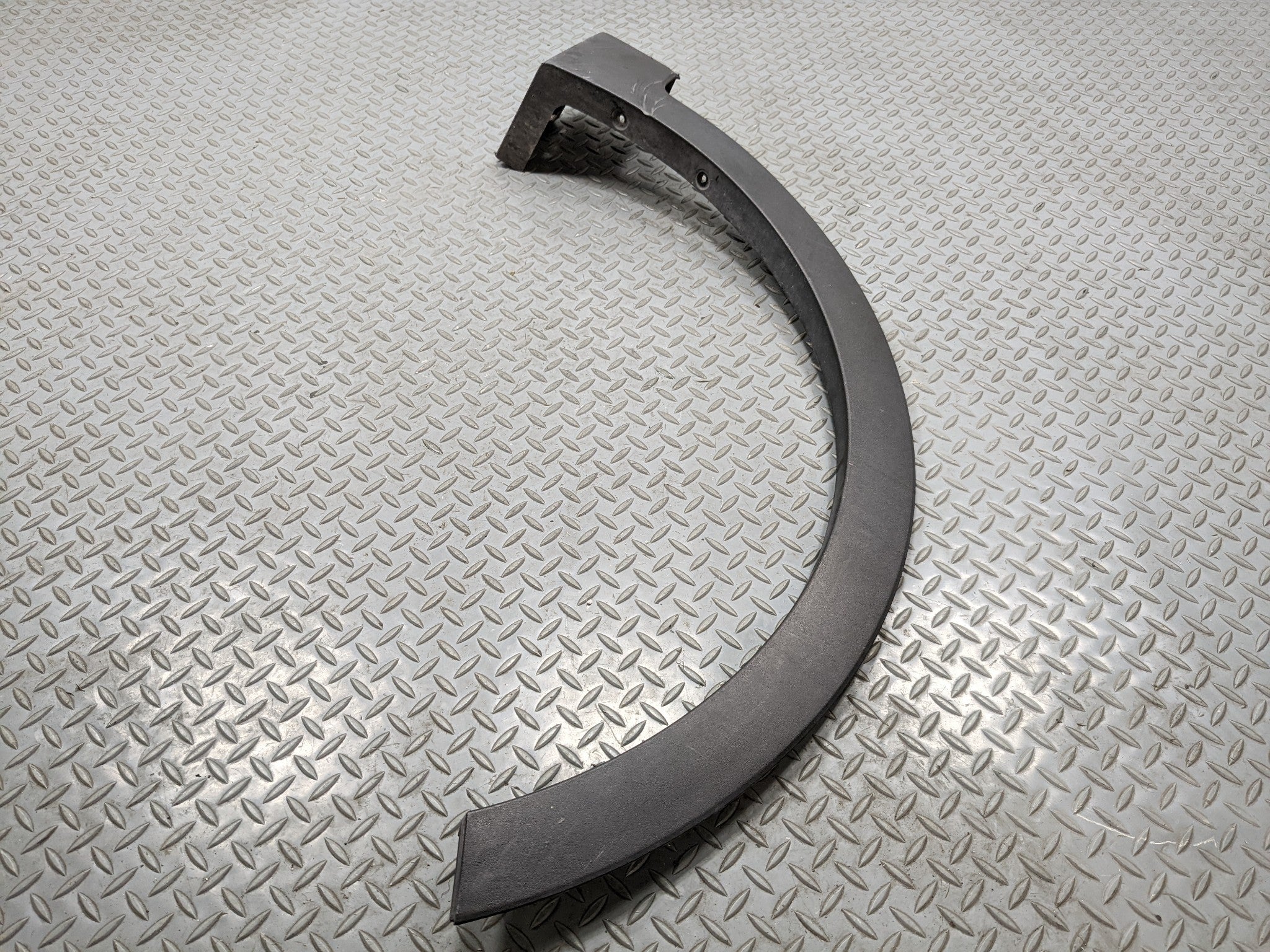2013 - 2016 HYUNDAI SANTA FE OEM FENDER FLARE BODY MOLDING TRIM FRONT RIGHT SIDE