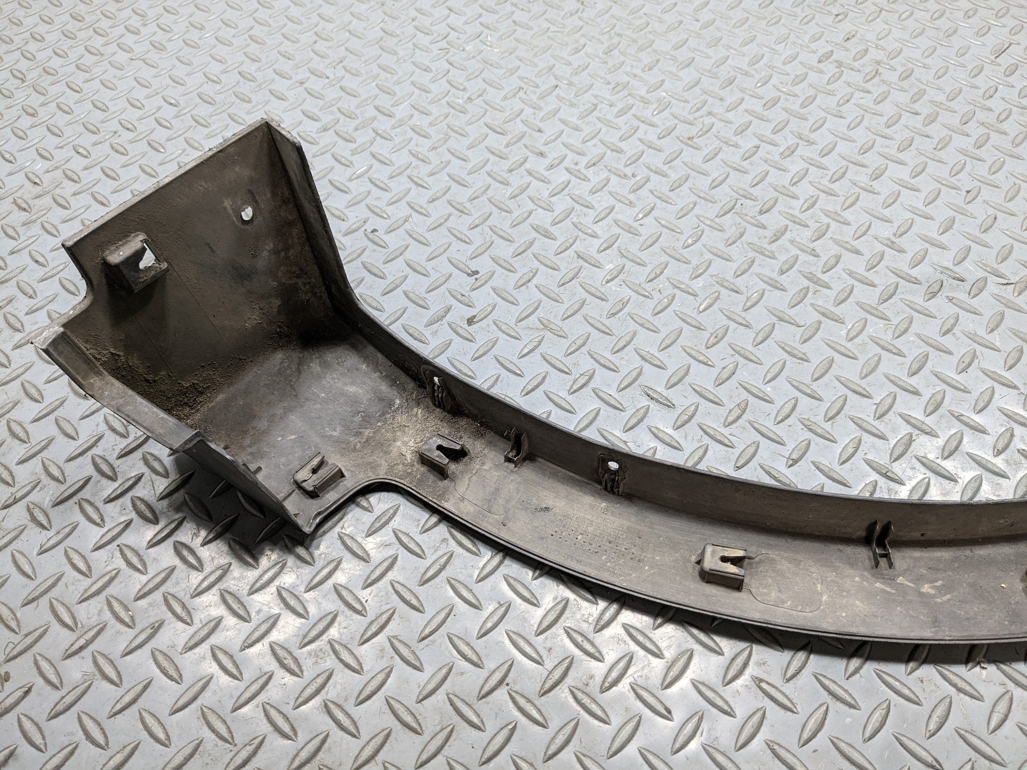 2013 - 2016 HYUNDAI SANTA FE OEM FENDER FLARE BODY MOLDING TRIM FRONT RIGHT SIDE