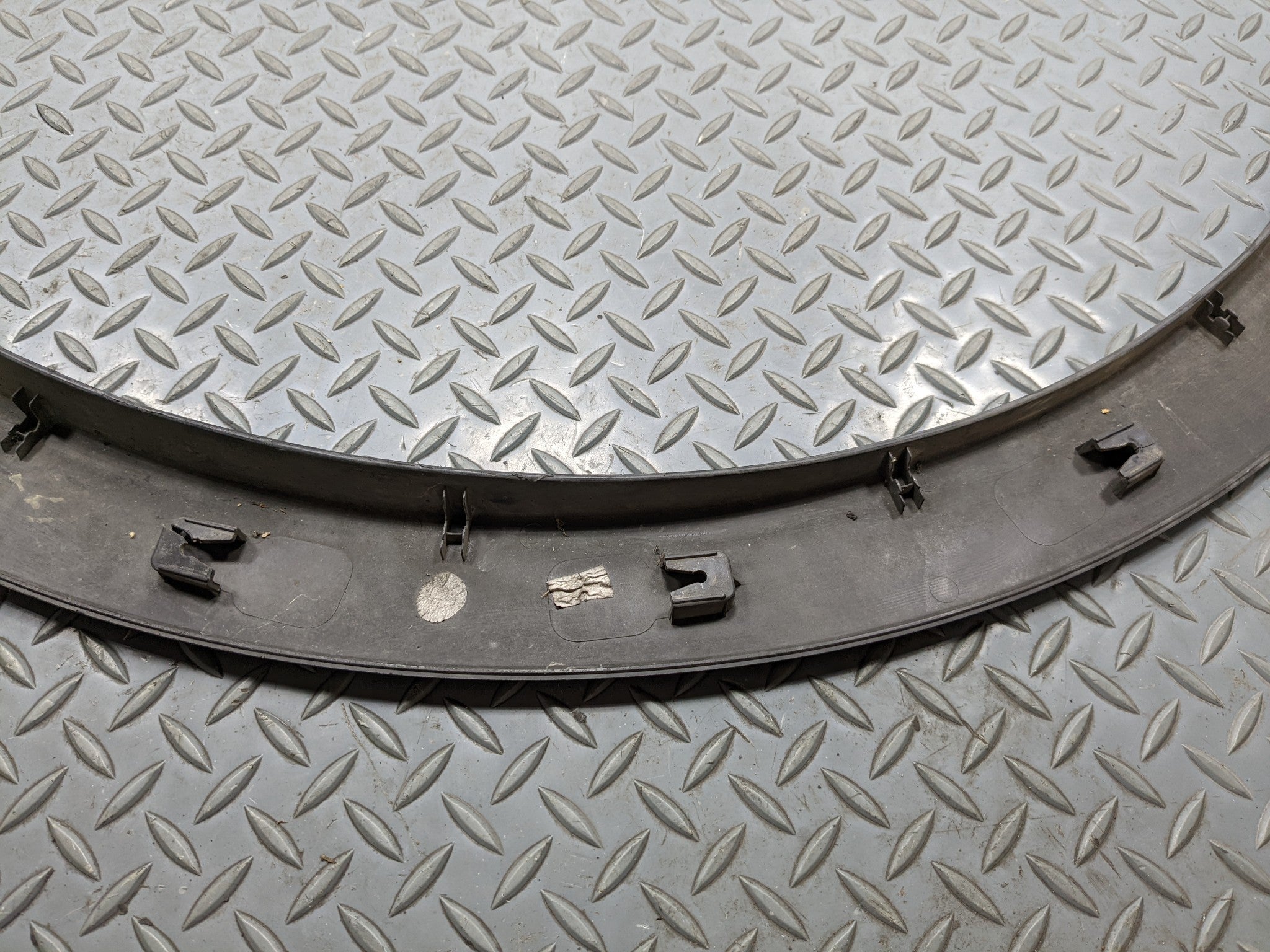 2013 - 2016 HYUNDAI SANTA FE OEM FENDER FLARE BODY MOLDING TRIM FRONT RIGHT SIDE