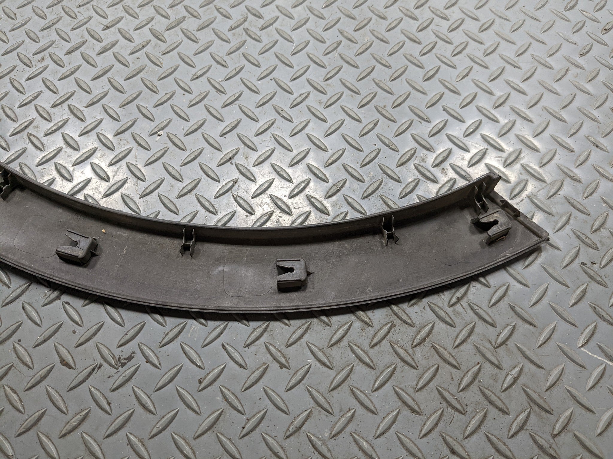 2013 - 2016 HYUNDAI SANTA FE OEM FENDER FLARE BODY MOLDING TRIM FRONT RIGHT SIDE