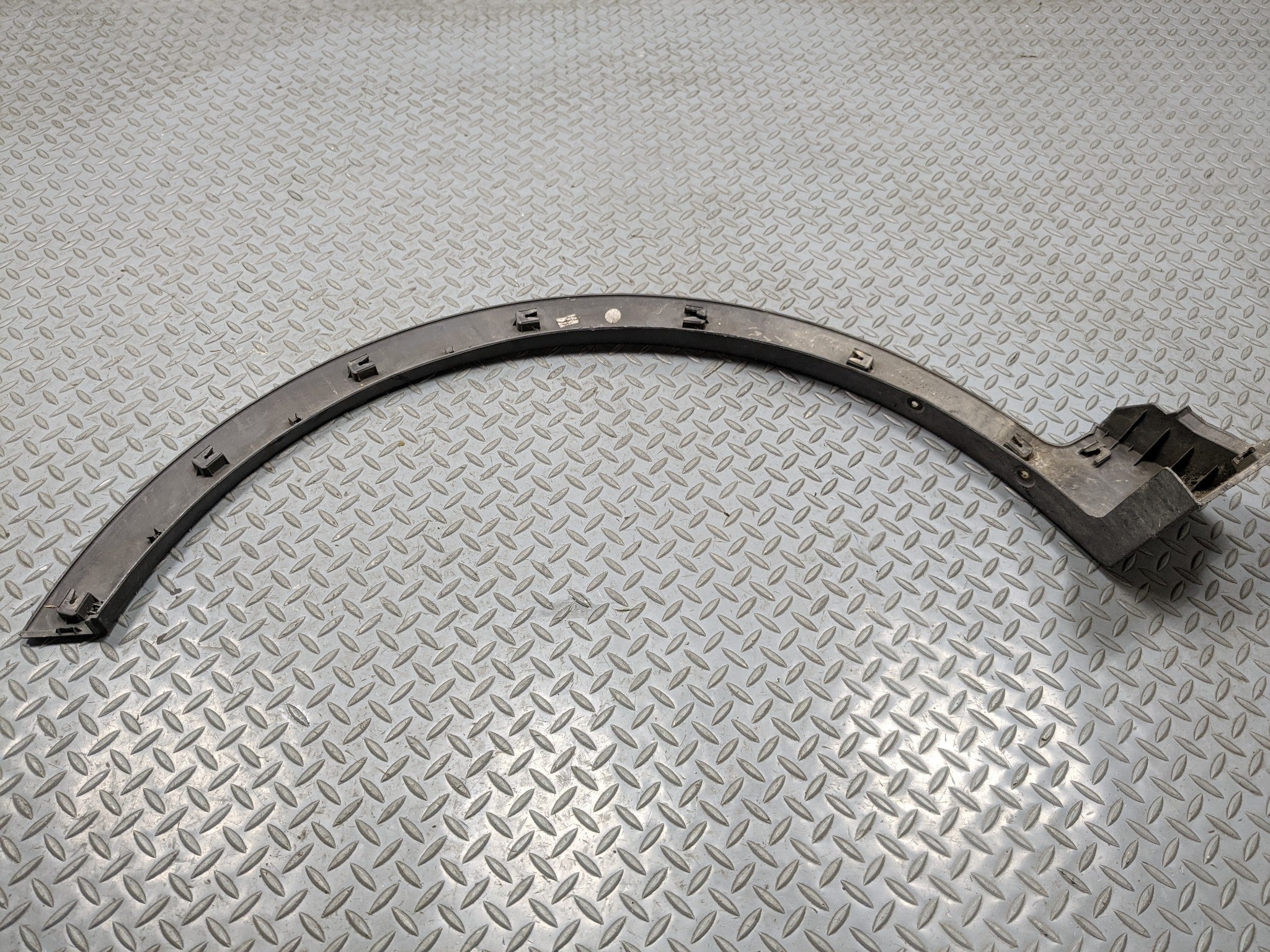 2013 - 2016 HYUNDAI SANTA FE OEM FENDER FLARE BODY MOLDING TRIM FRONT RIGHT SIDE