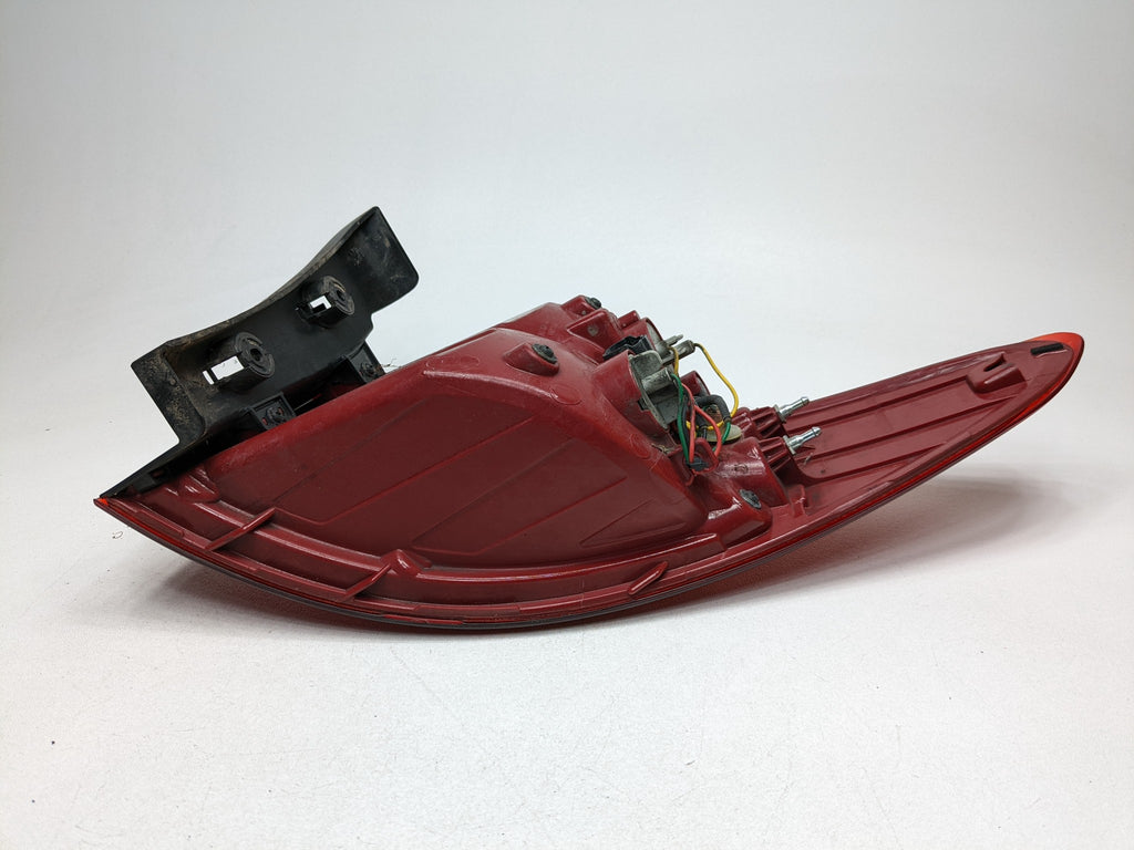 13 - 16 HYUNDAI SANTA FE OEM OUTER TAIL LIGHT QUARTER PANEL MOUNTED REAR LEFT