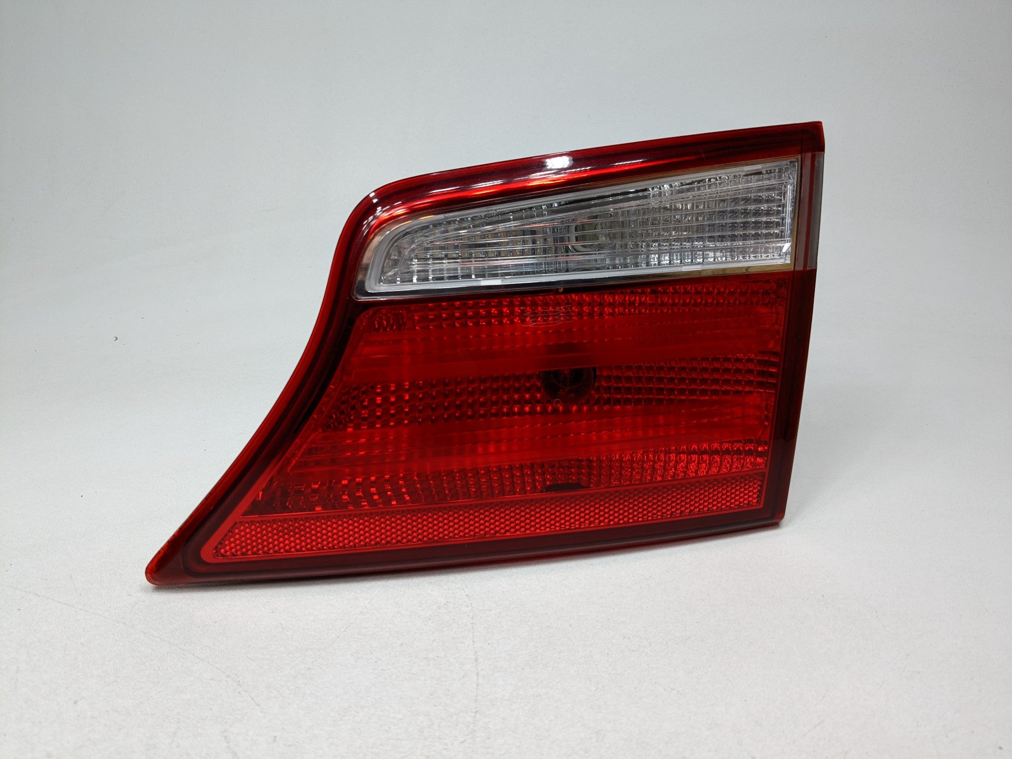 2013 - 2016 HYUNDAI SANTA FE OEM INNER TAIL LIGHT GATE MOUNTED REAR RIGHT SIDE