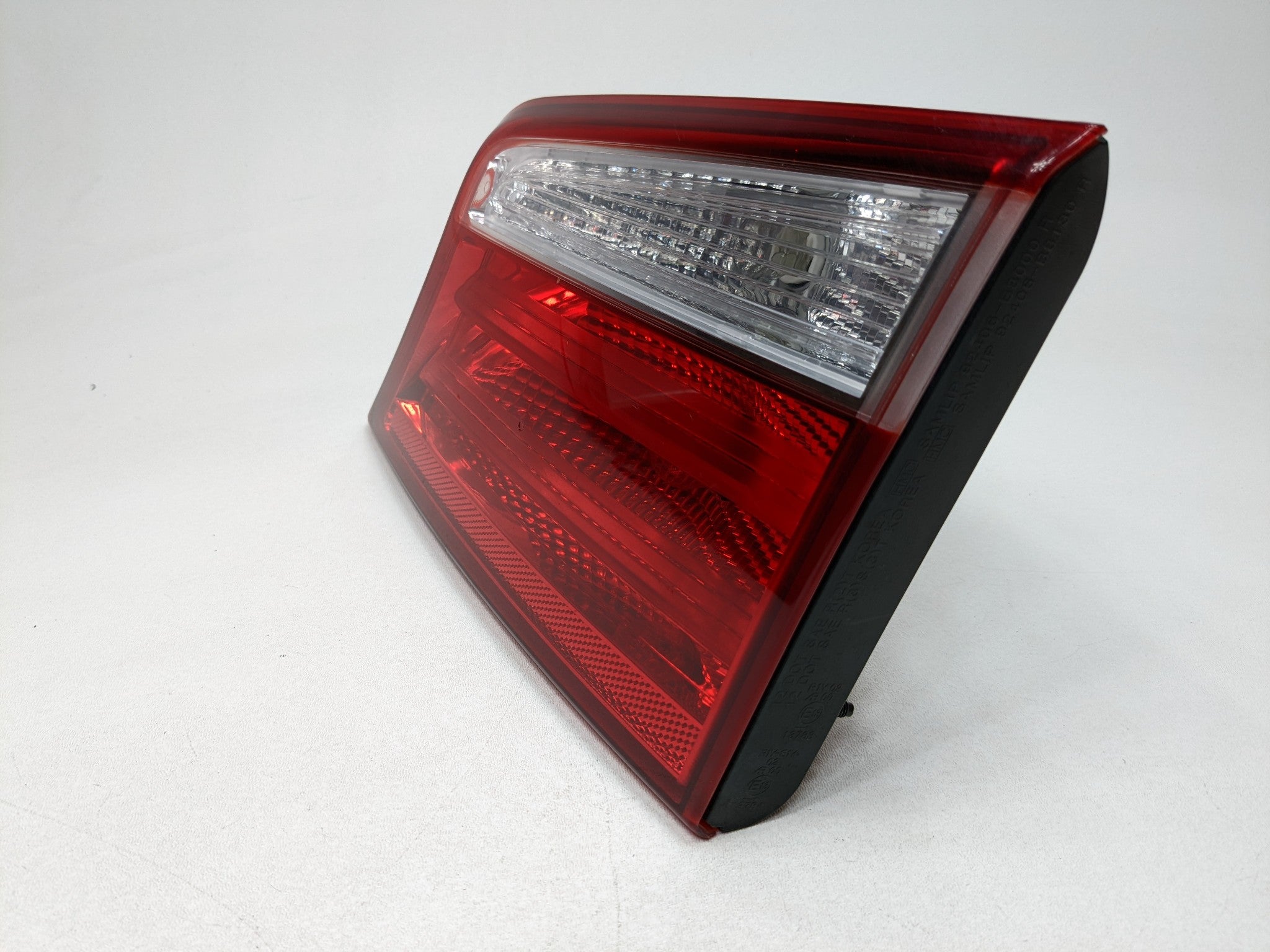 2013 - 2016 HYUNDAI SANTA FE OEM INNER TAIL LIGHT GATE MOUNTED REAR RIGHT SIDE