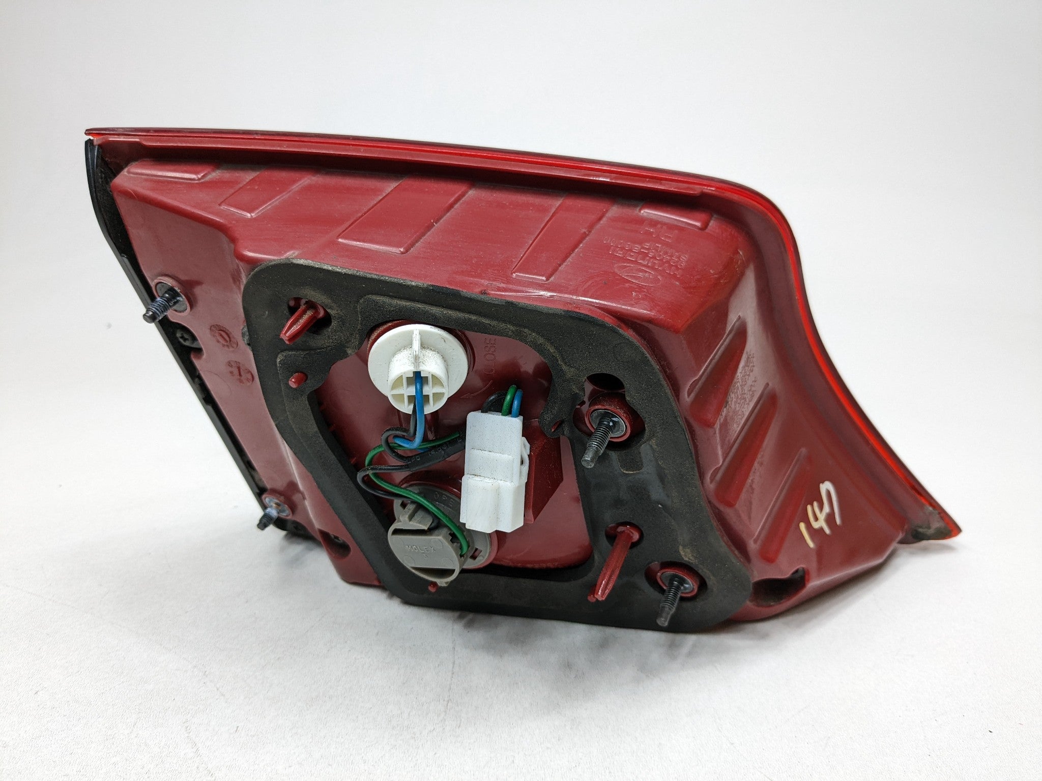 2013 - 2016 HYUNDAI SANTA FE OEM INNER TAIL LIGHT GATE MOUNTED REAR RIGHT SIDE