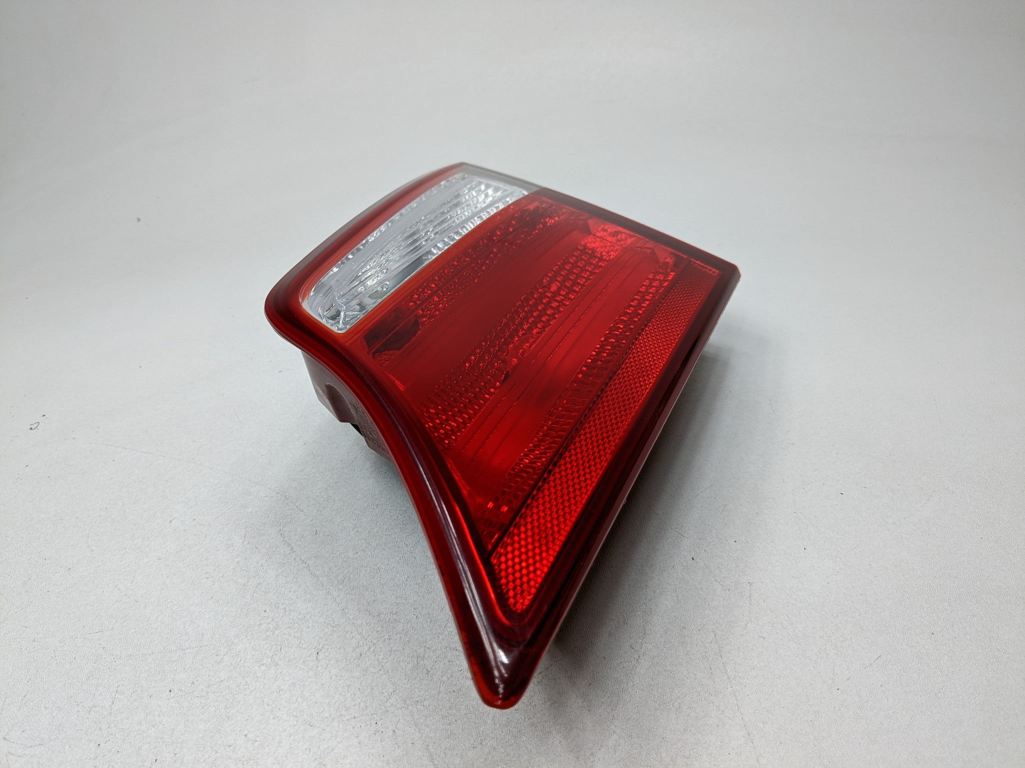2013 - 2016 HYUNDAI SANTA FE OEM INNER TAIL LIGHT GATE MOUNTED REAR RIGHT SIDE