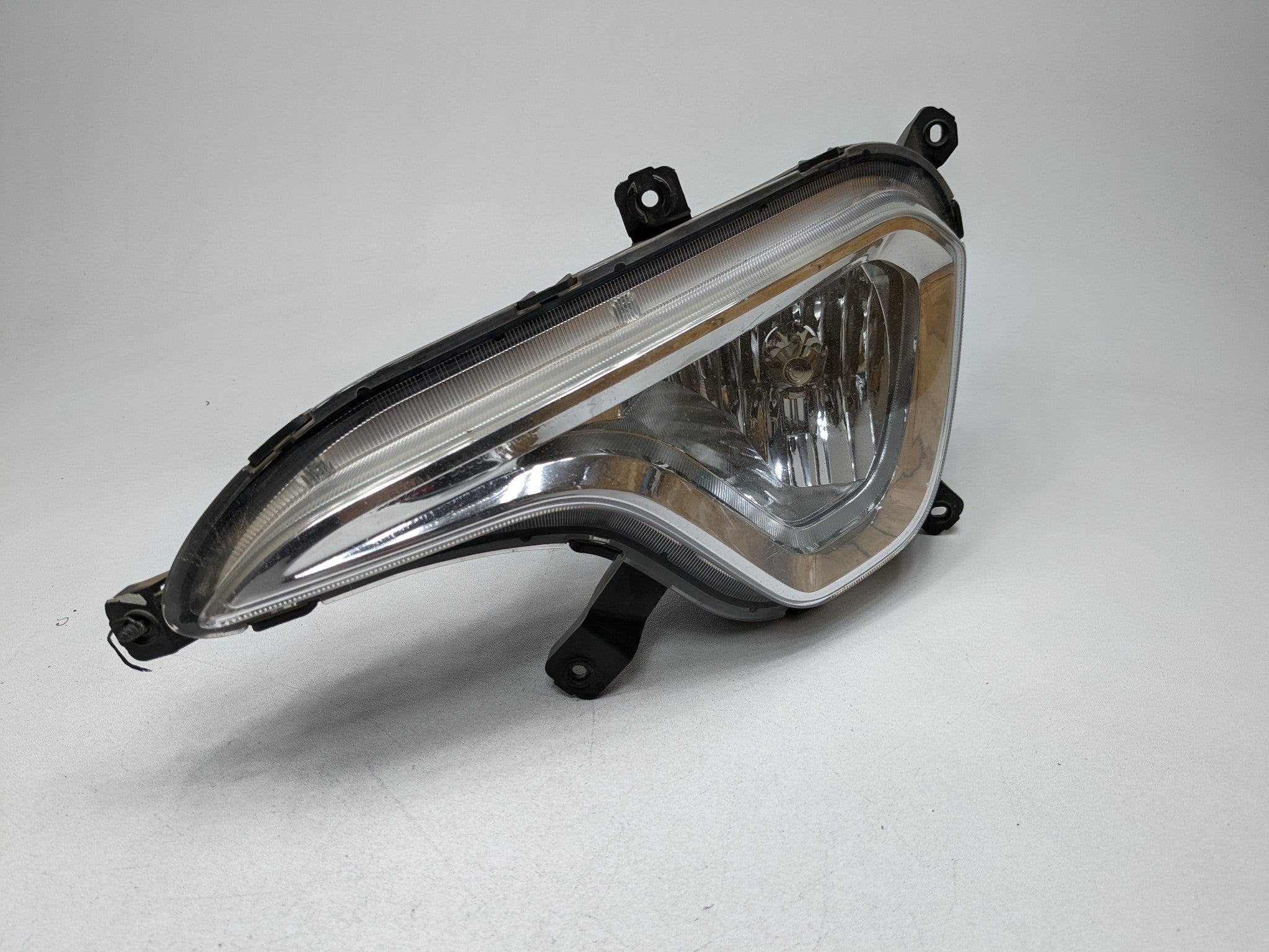2013 - 2016 HYUNDAI SANTA FE OEM FOG LIGHT BUMPER MOUNTED FRONT LEFT DRIVER SIDE