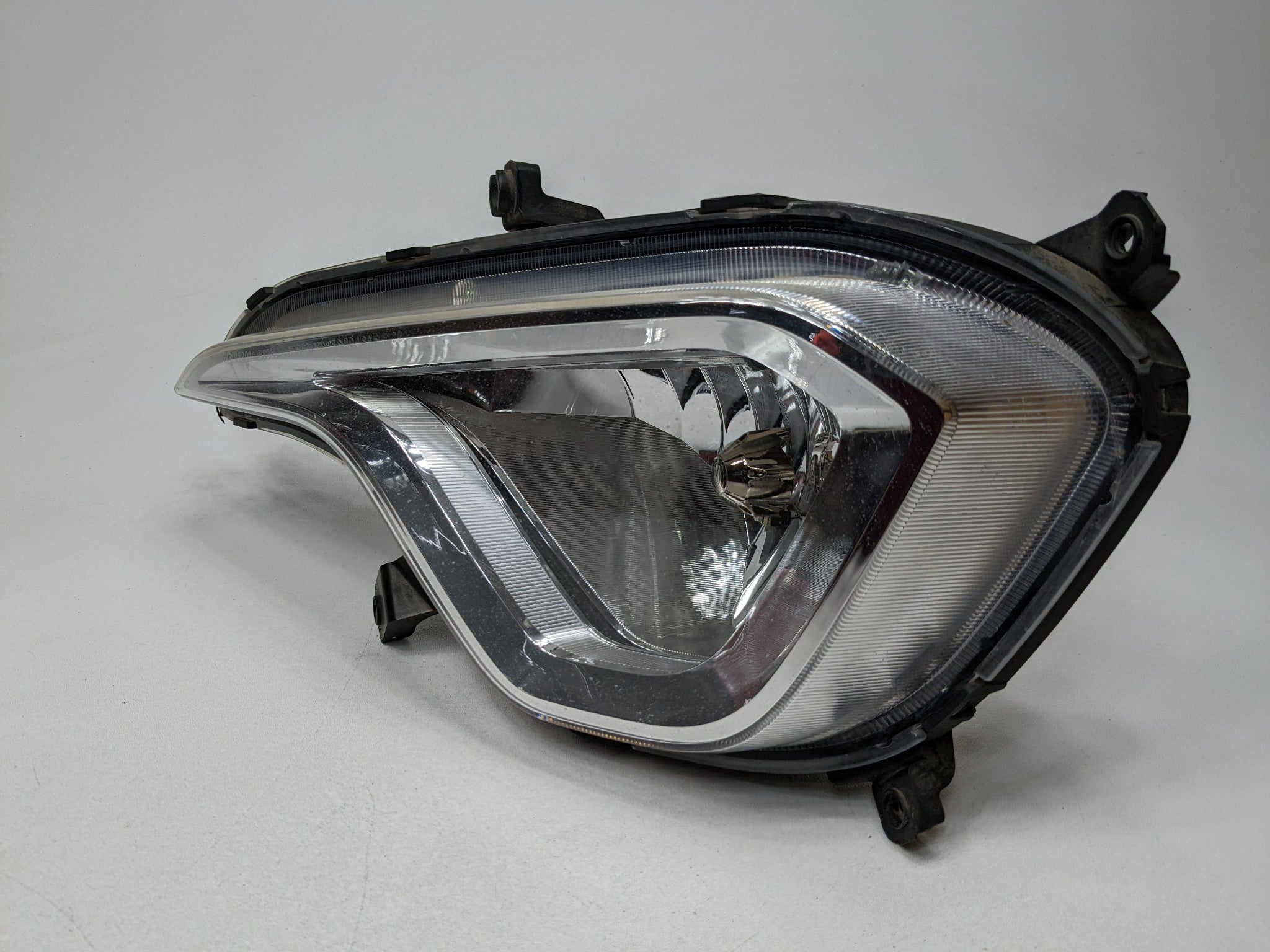 2013 - 2016 HYUNDAI SANTA FE OEM FOG LIGHT BUMPER MOUNTED FRONT LEFT DRIVER SIDE