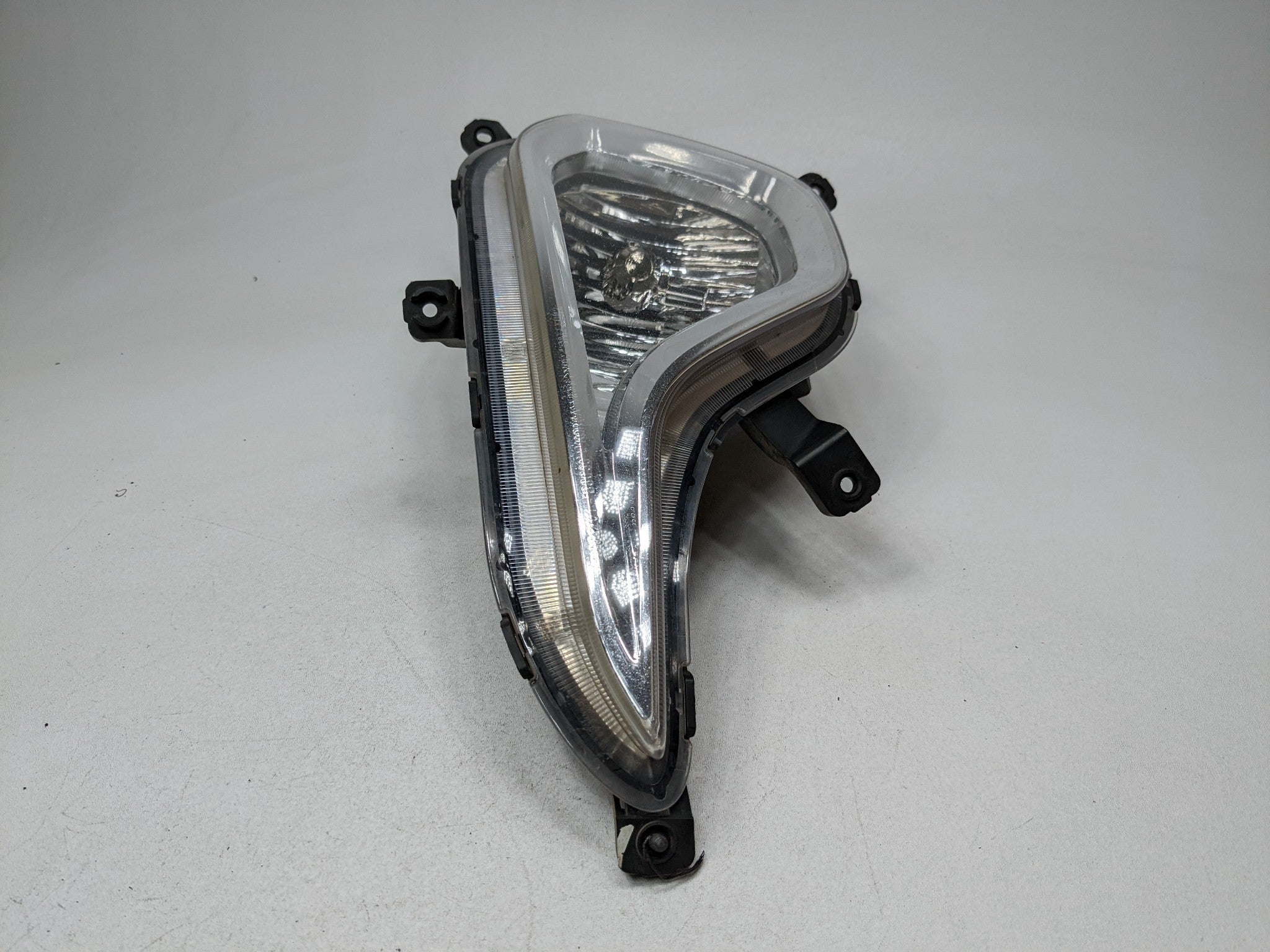 2013 - 2016 HYUNDAI SANTA FE OEM FOG LIGHT BUMPER MOUNTED FRONT LEFT DRIVER SIDE
