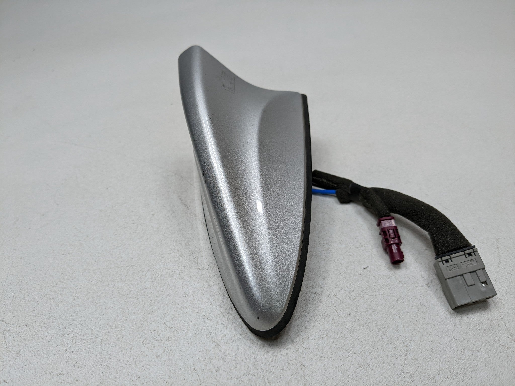 2013 - 2016 HYUNDAI SANTA FE OEM EXTERIOR ROOF SHARK FIN ANTENNA MODULE SILVER
