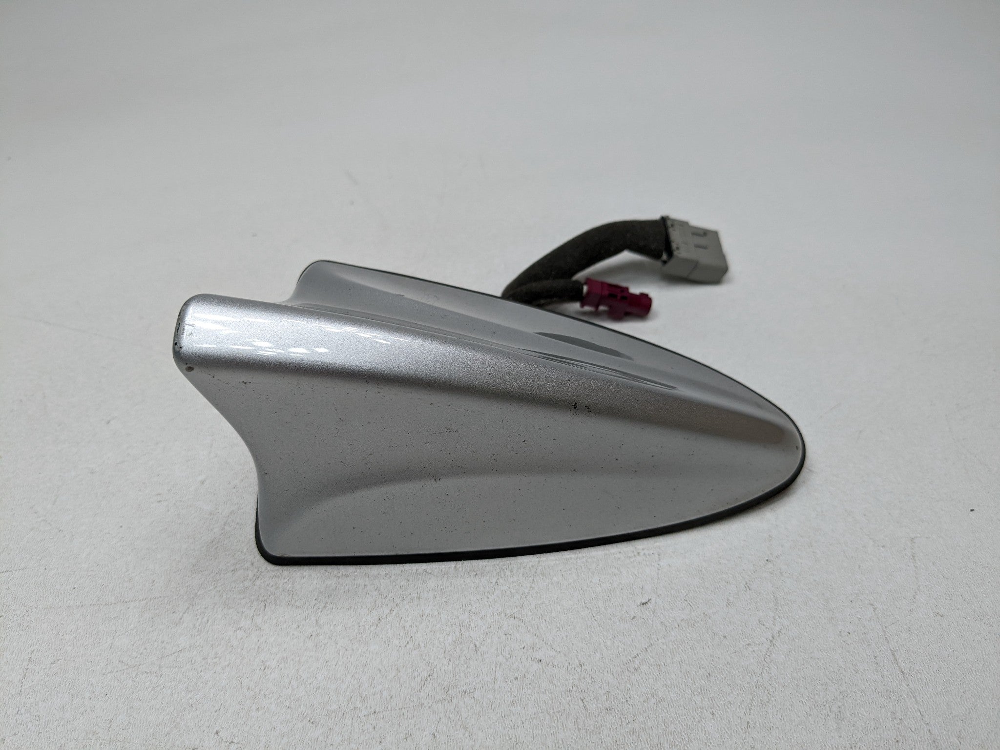 2013 - 2016 HYUNDAI SANTA FE OEM EXTERIOR ROOF SHARK FIN ANTENNA MODULE SILVER