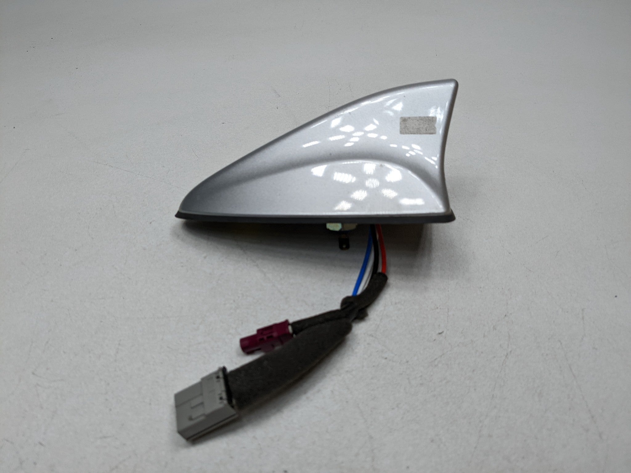 2013 - 2016 HYUNDAI SANTA FE OEM EXTERIOR ROOF SHARK FIN ANTENNA MODULE SILVER