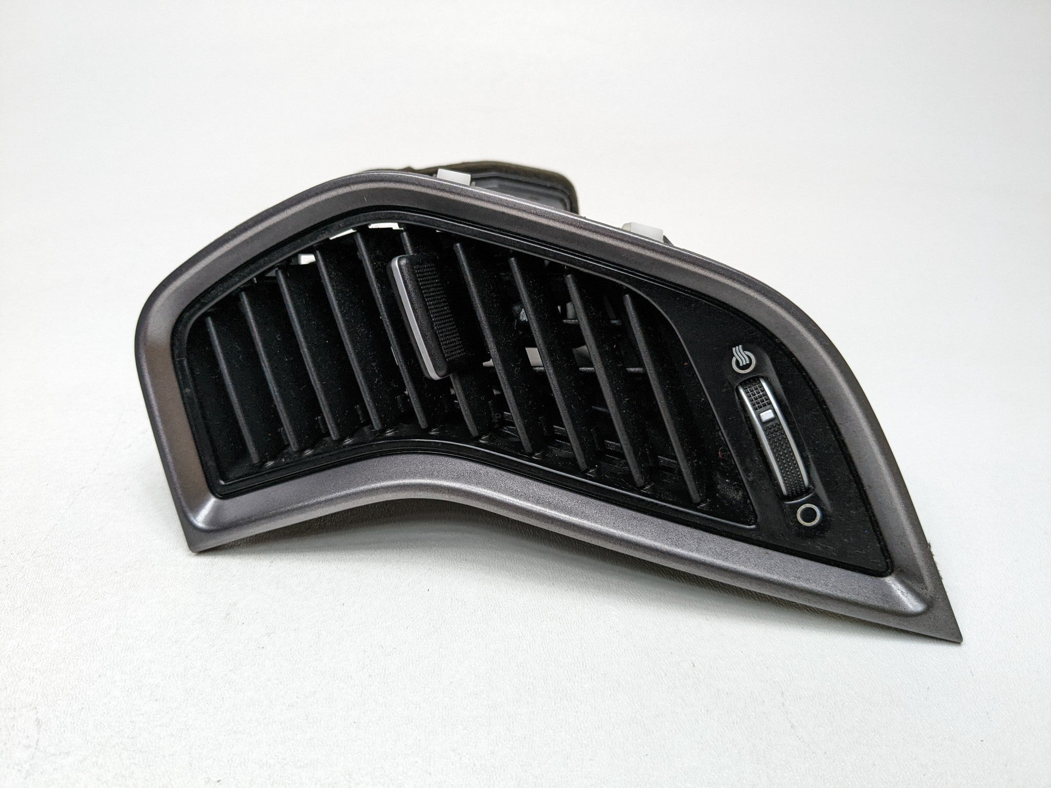 2013 - 2016 HYUNDAI SANTA FE OEM FRONT DASH LEFT AND RIGHT SIDE AC HEATER VENTS