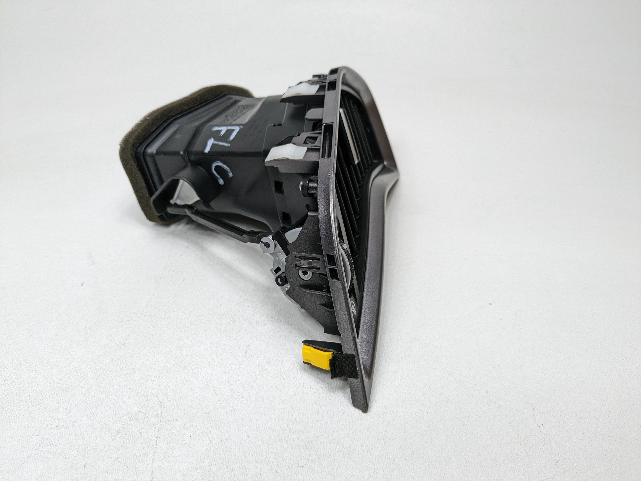 2013 - 2016 HYUNDAI SANTA FE OEM FRONT DASH LEFT AND RIGHT SIDE AC HEATER VENTS