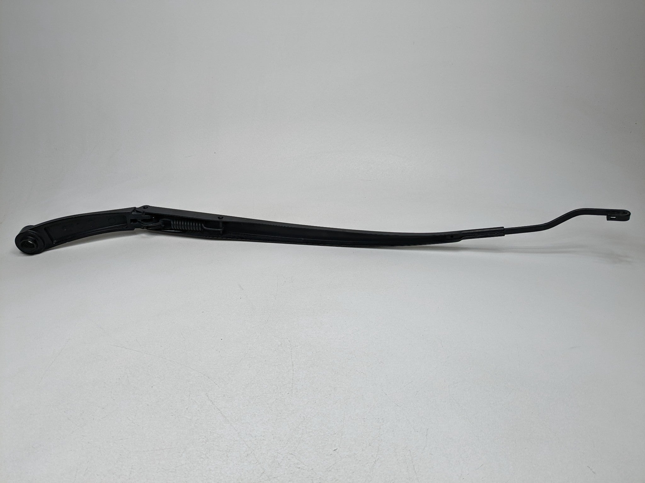 2013 - 2016 HYUNDAI SANTA FE OEM WINDSHIELD WIPER ARM FRONT RIGHT PASSENGER SIDE