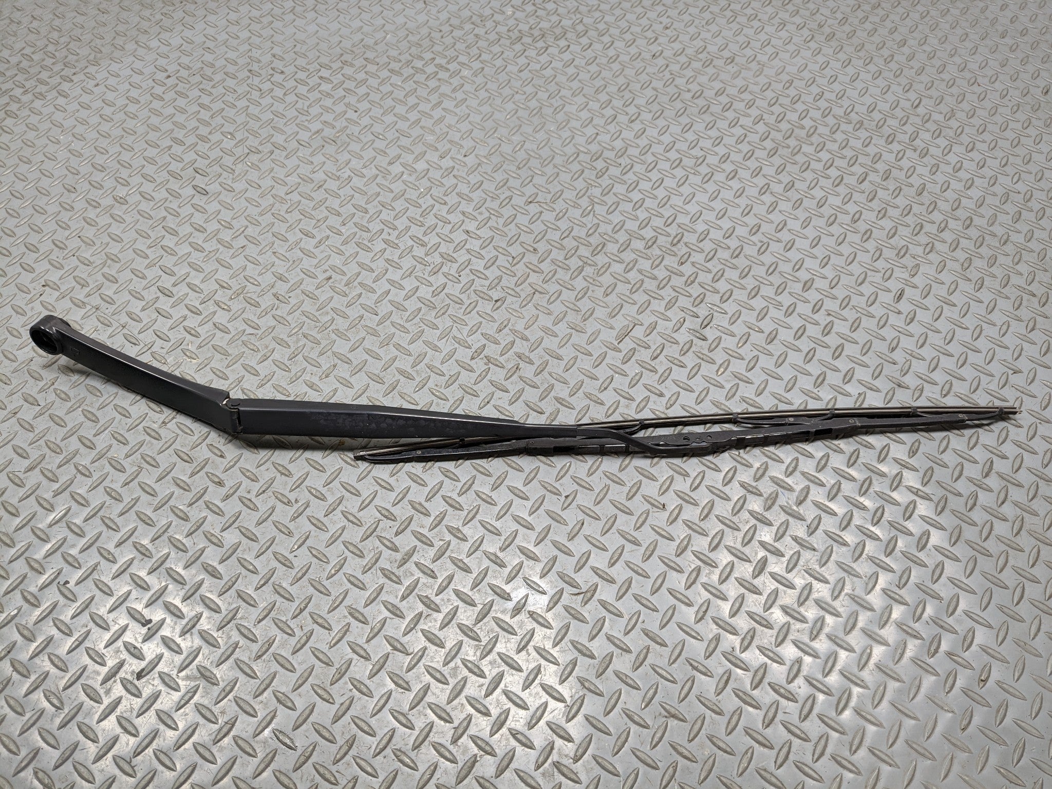 2013 - 2016 HYUNDAI SANTA FE WINDSHIELD WIPER ARM WITH BLADE FRONT LEFT SIDE