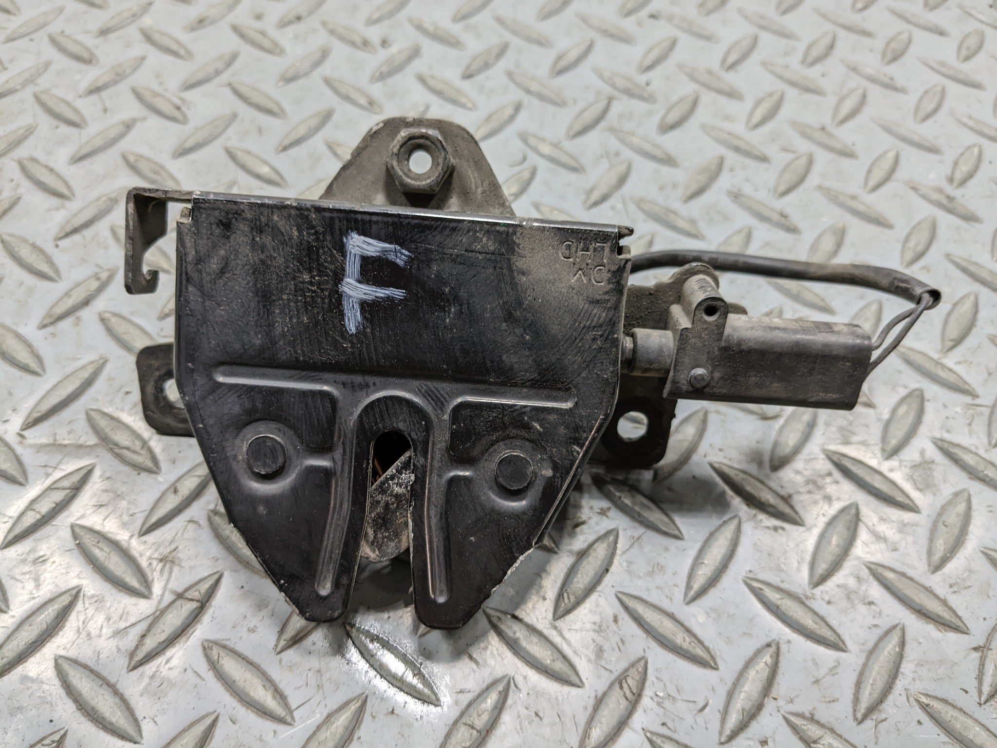 2013 - 2016 HYUNDAI SANTA FE OEM HOOD LATCH LOCK ACTUATOR FRONT BONNET