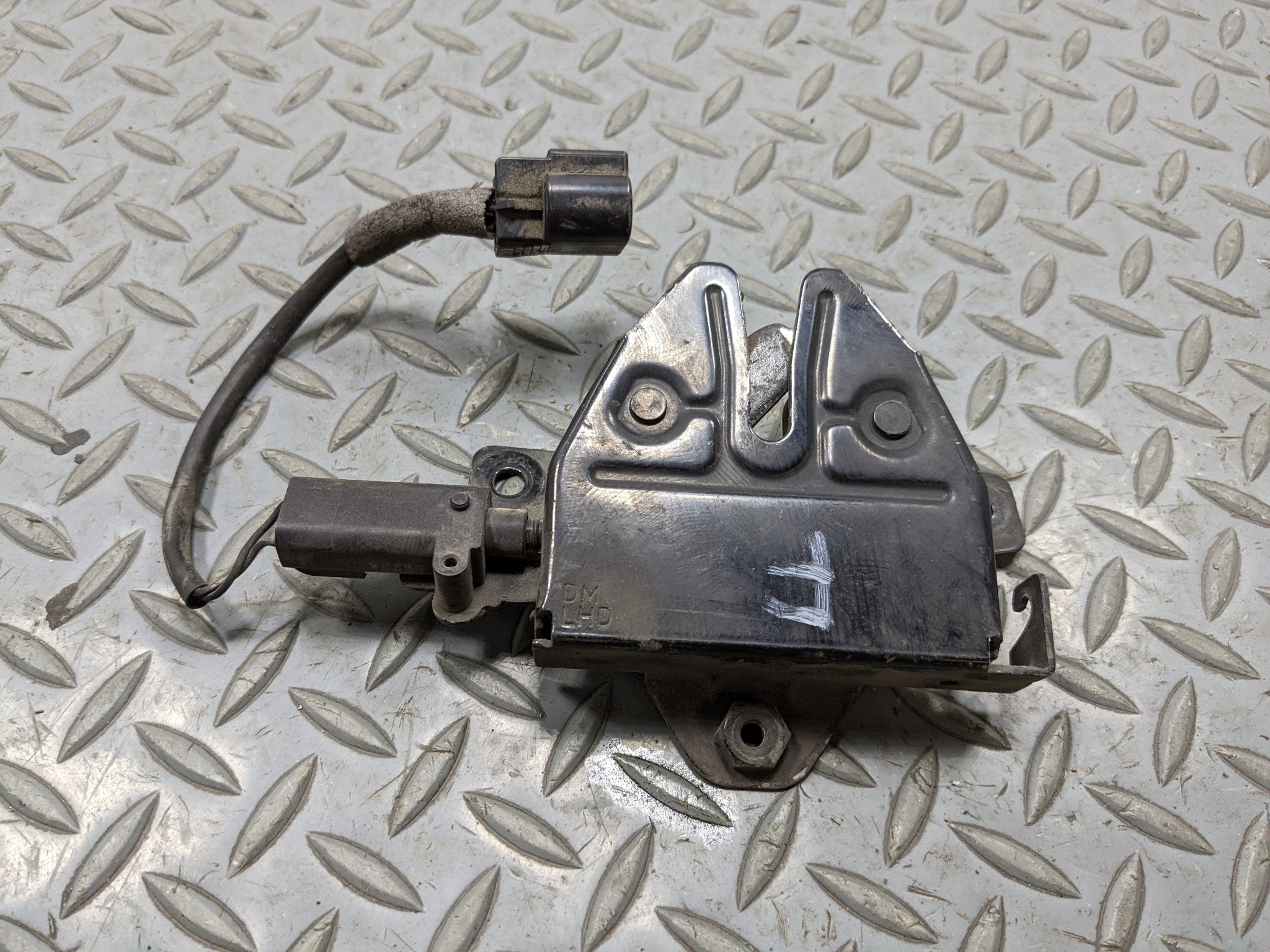 2013 - 2016 HYUNDAI SANTA FE OEM HOOD LATCH LOCK ACTUATOR FRONT BONNET